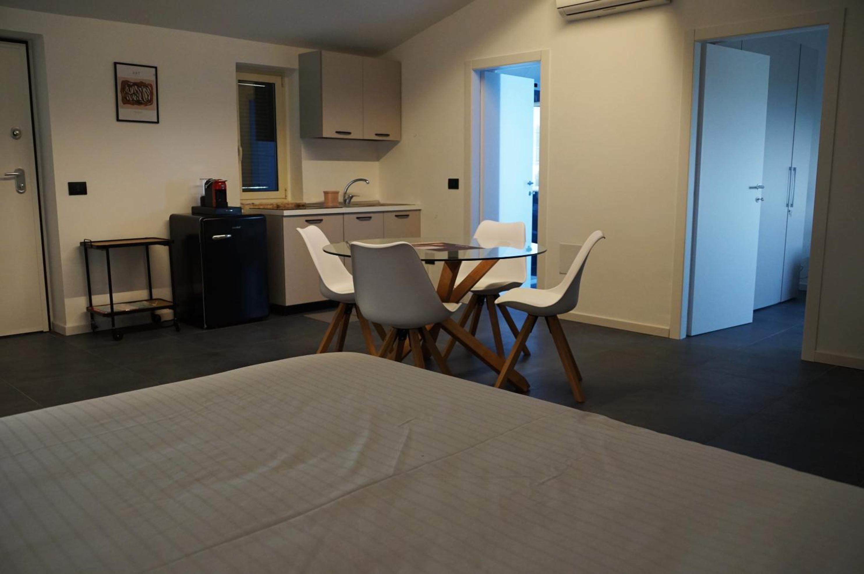 Standard Double or Twin Room with Sea View - Photo 17