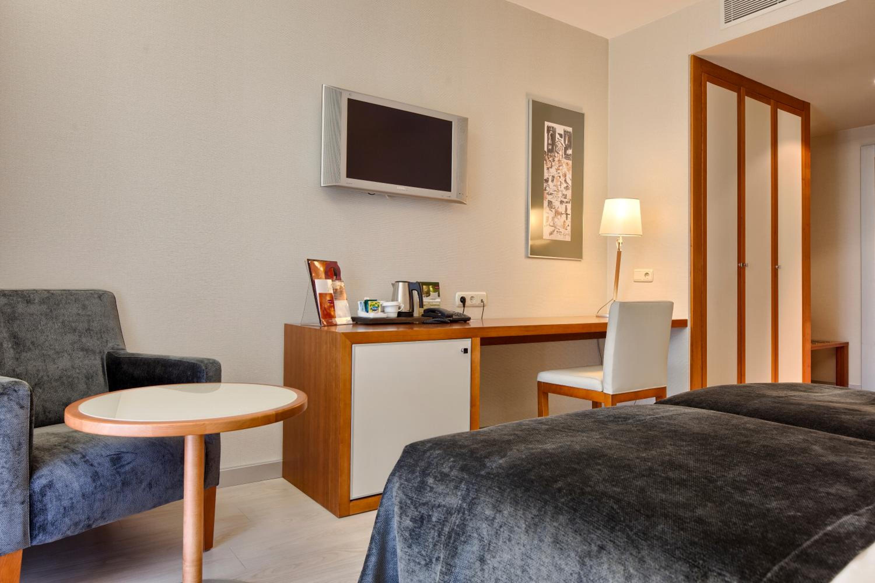 Standard Double Room - Photo 8