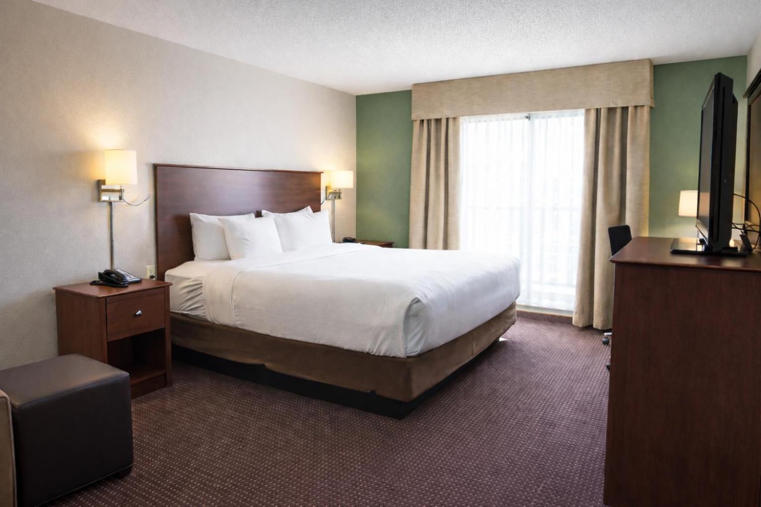 King Room - Accessible/Non-Smoking - Photo 2