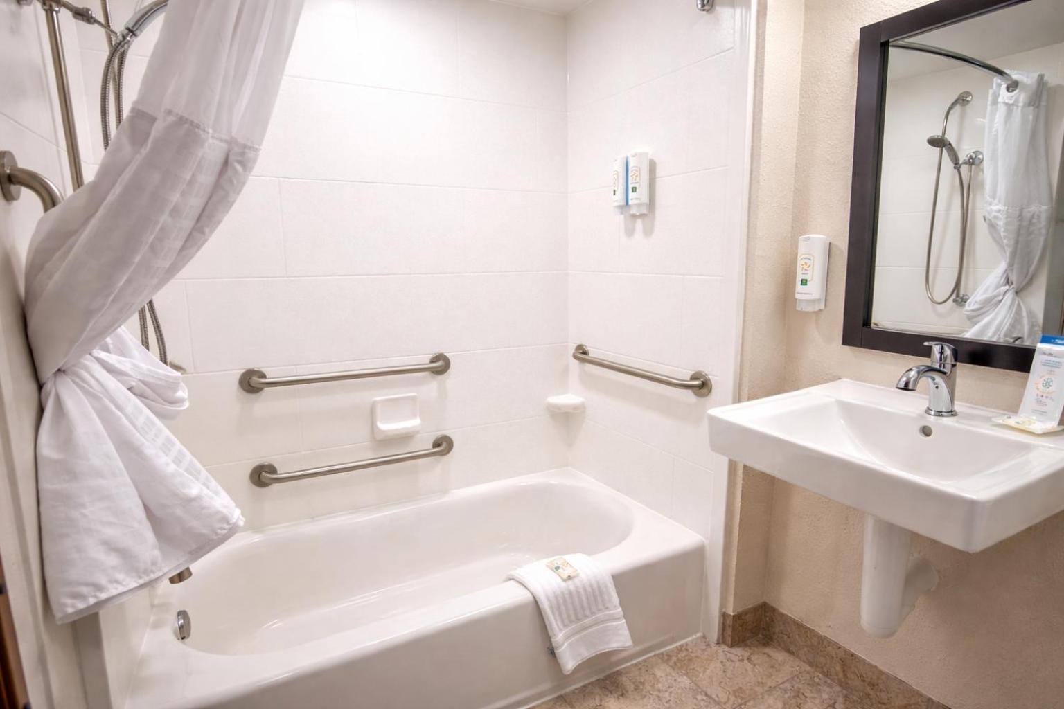 King Room - Accessible/Non-Smoking - Photo 3