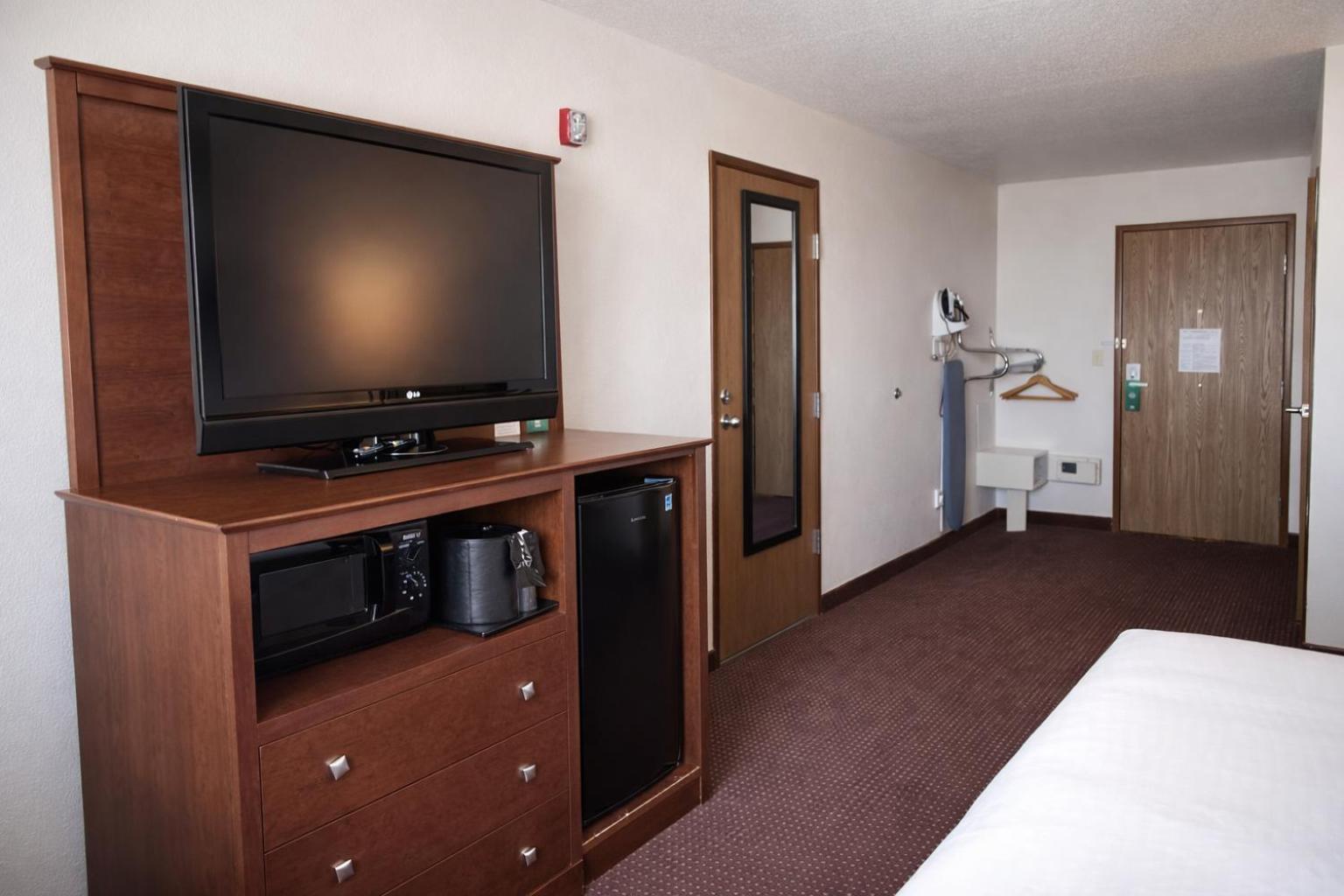 King Room - Accessible/Non-Smoking - Photo 4