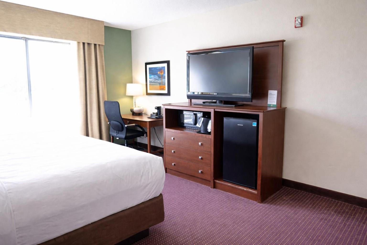 King Room - Accessible/Non-Smoking - Photo 5