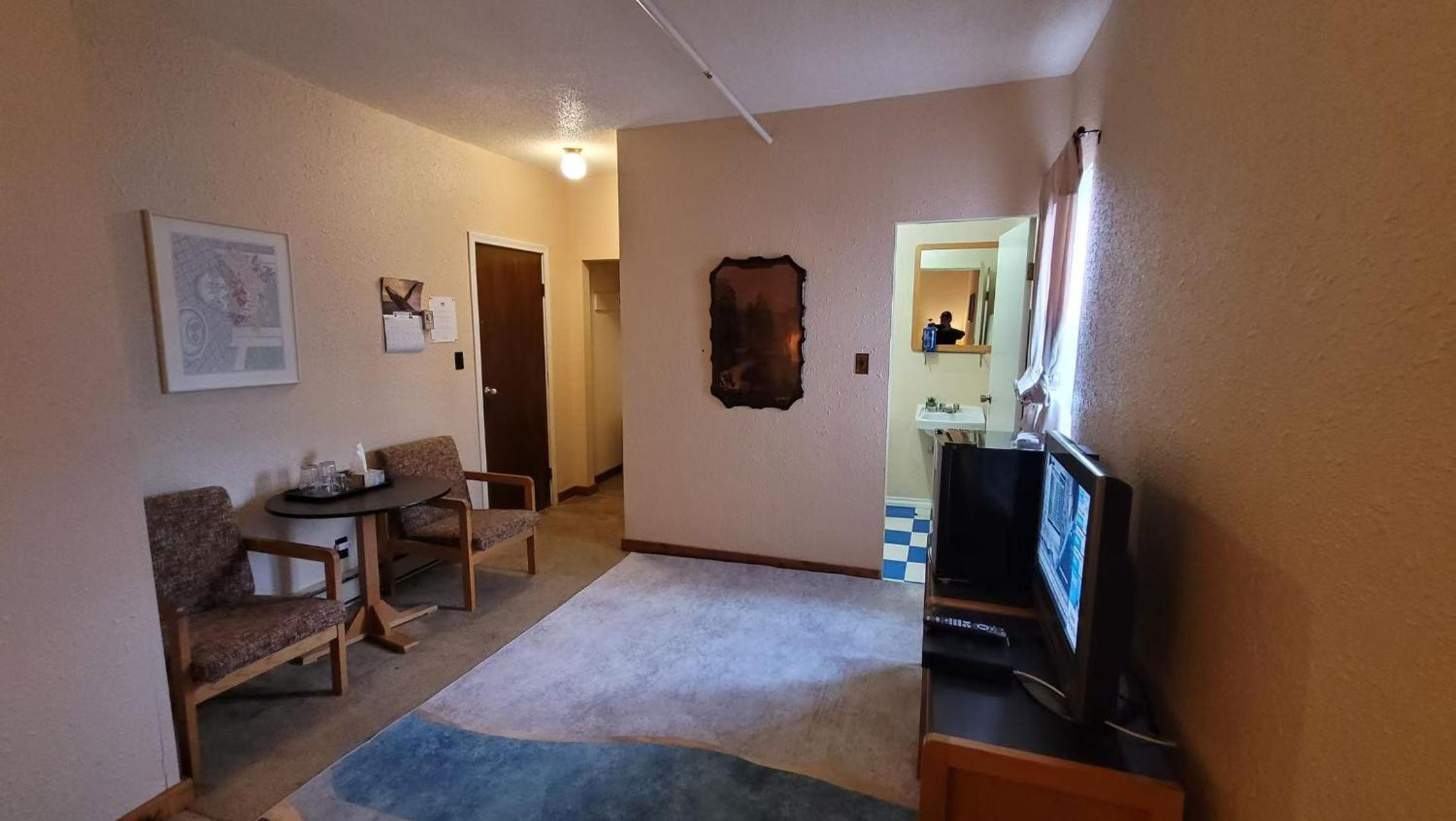 Queen Room photo 3