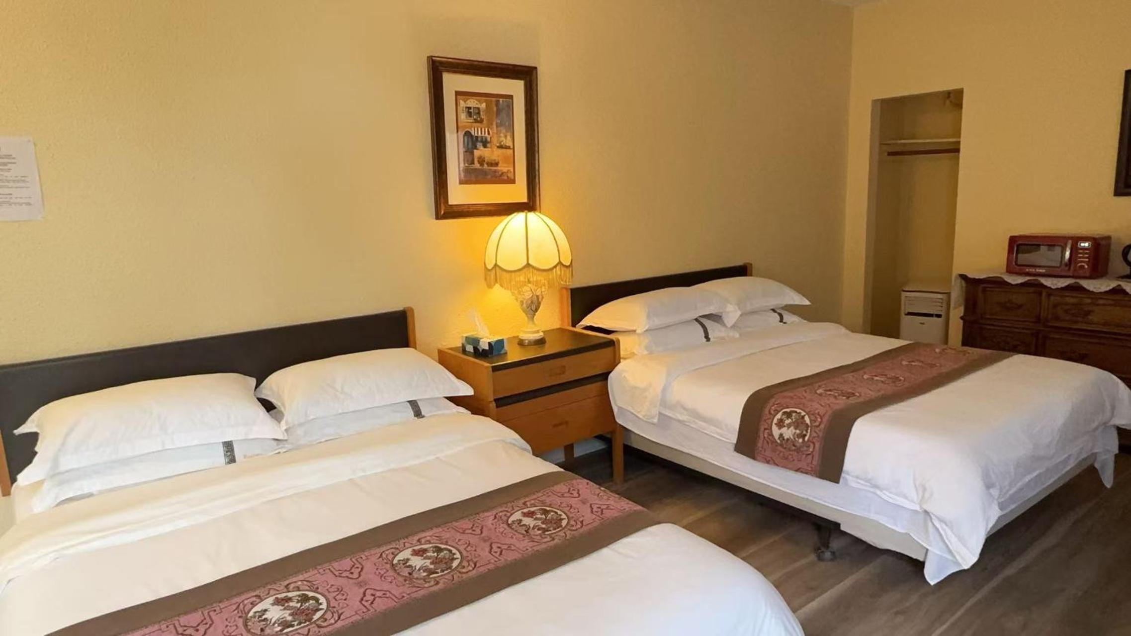 Deluxe Queen Room with Two Queen Beds photo 1