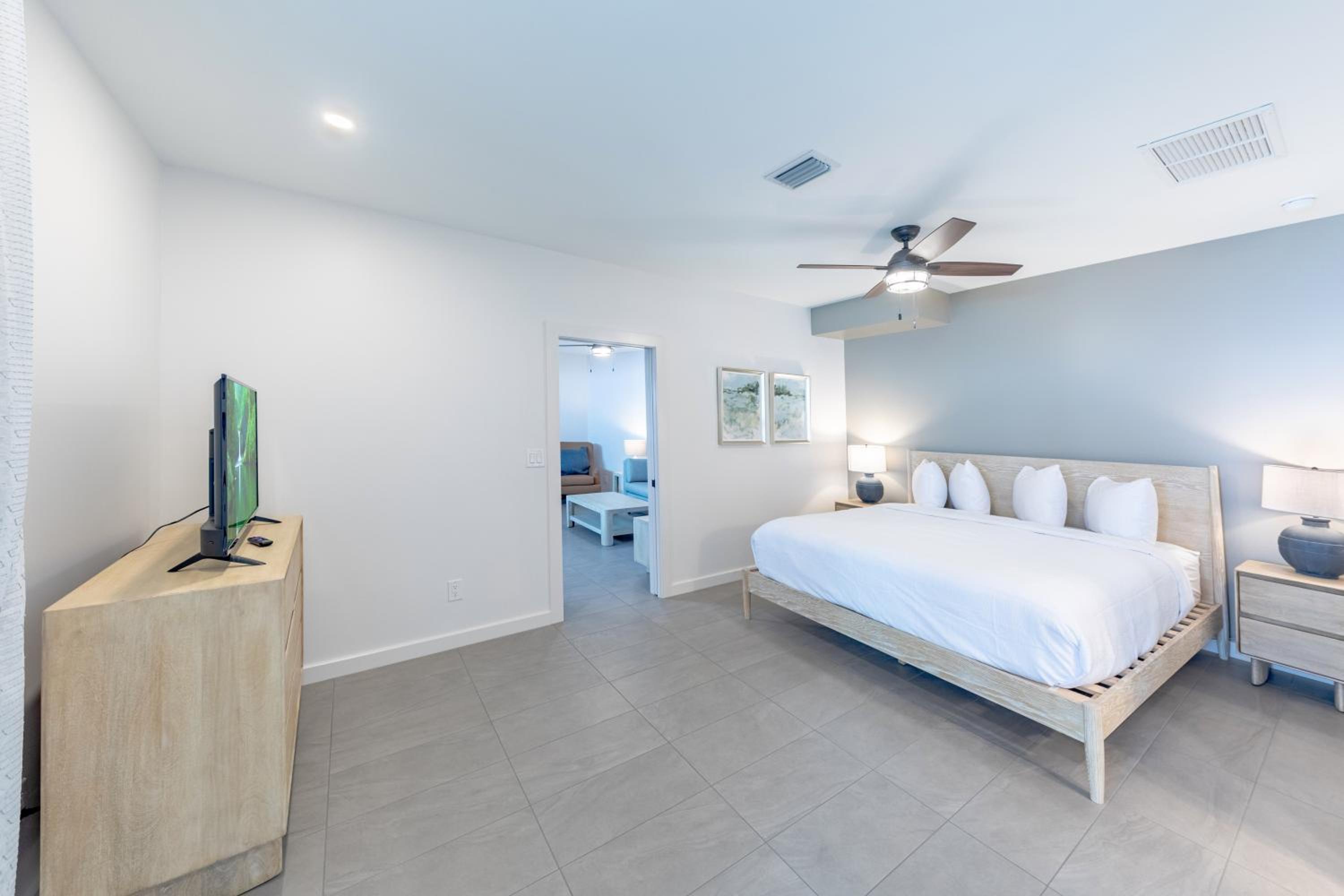 One-Bedroom Apartment with Terrace photo 1