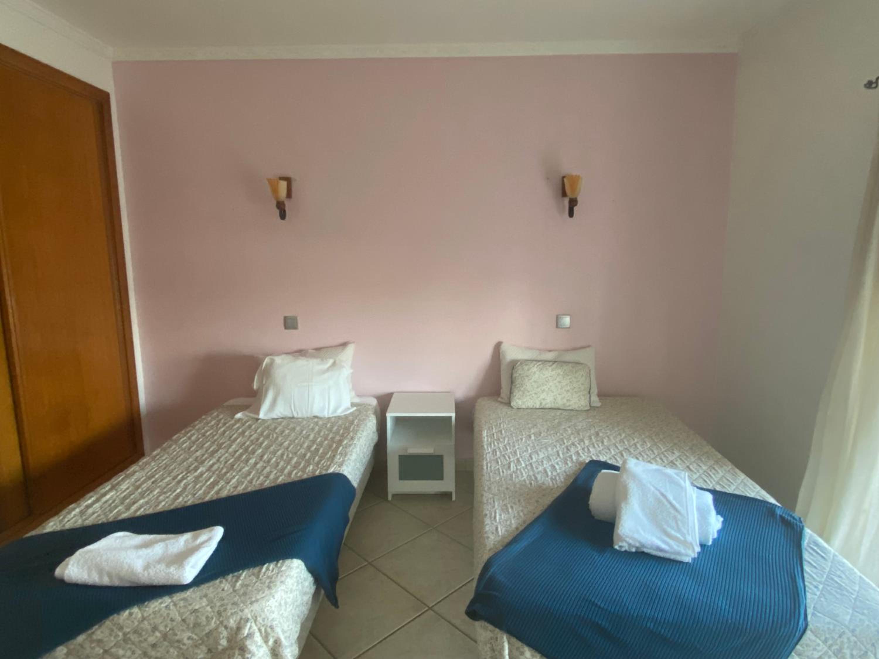 Double or Twin Room with Shared Bathroom photo 2