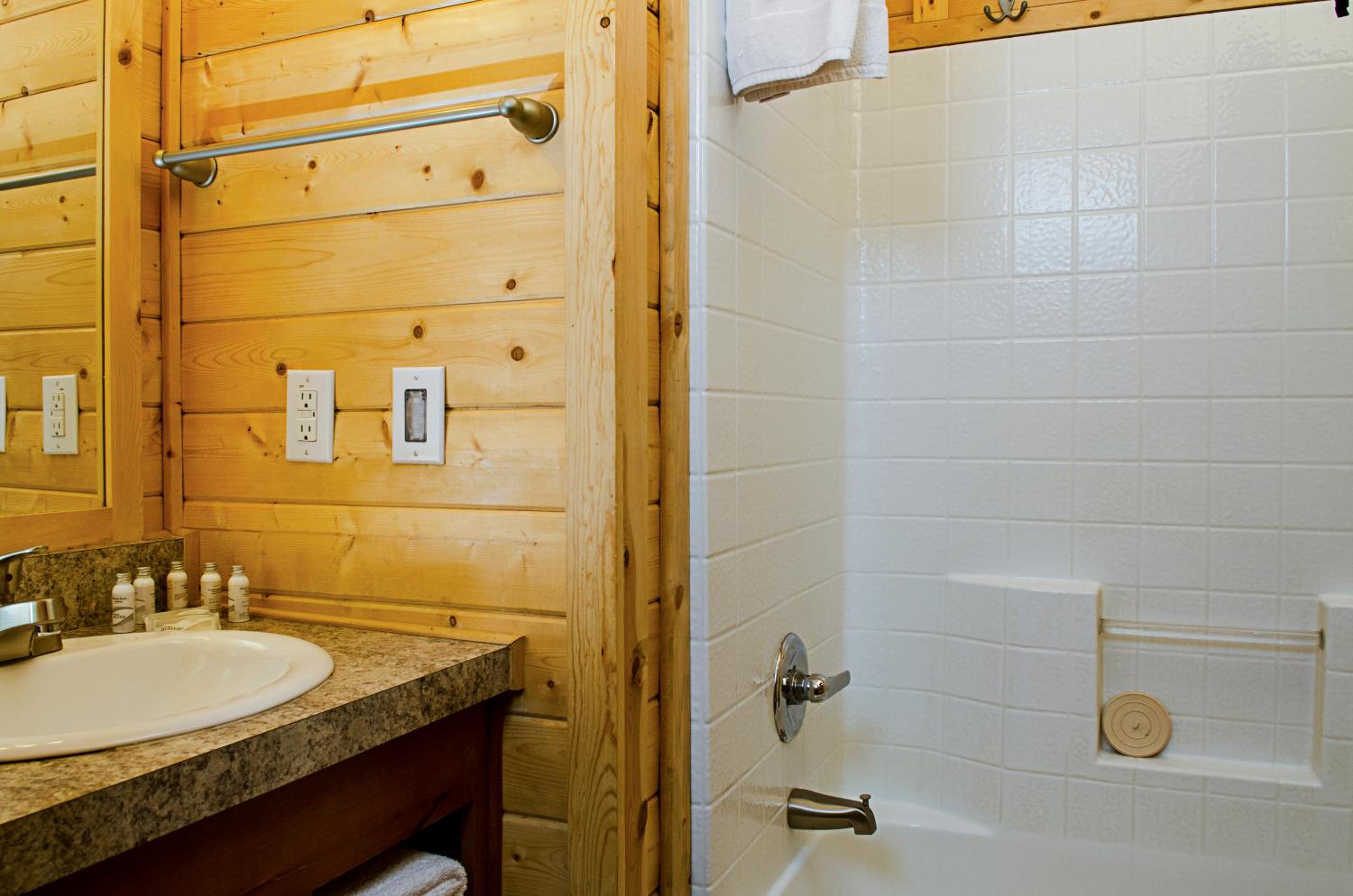 Cottage - Sleeps 6, Pet Friendly photo 3