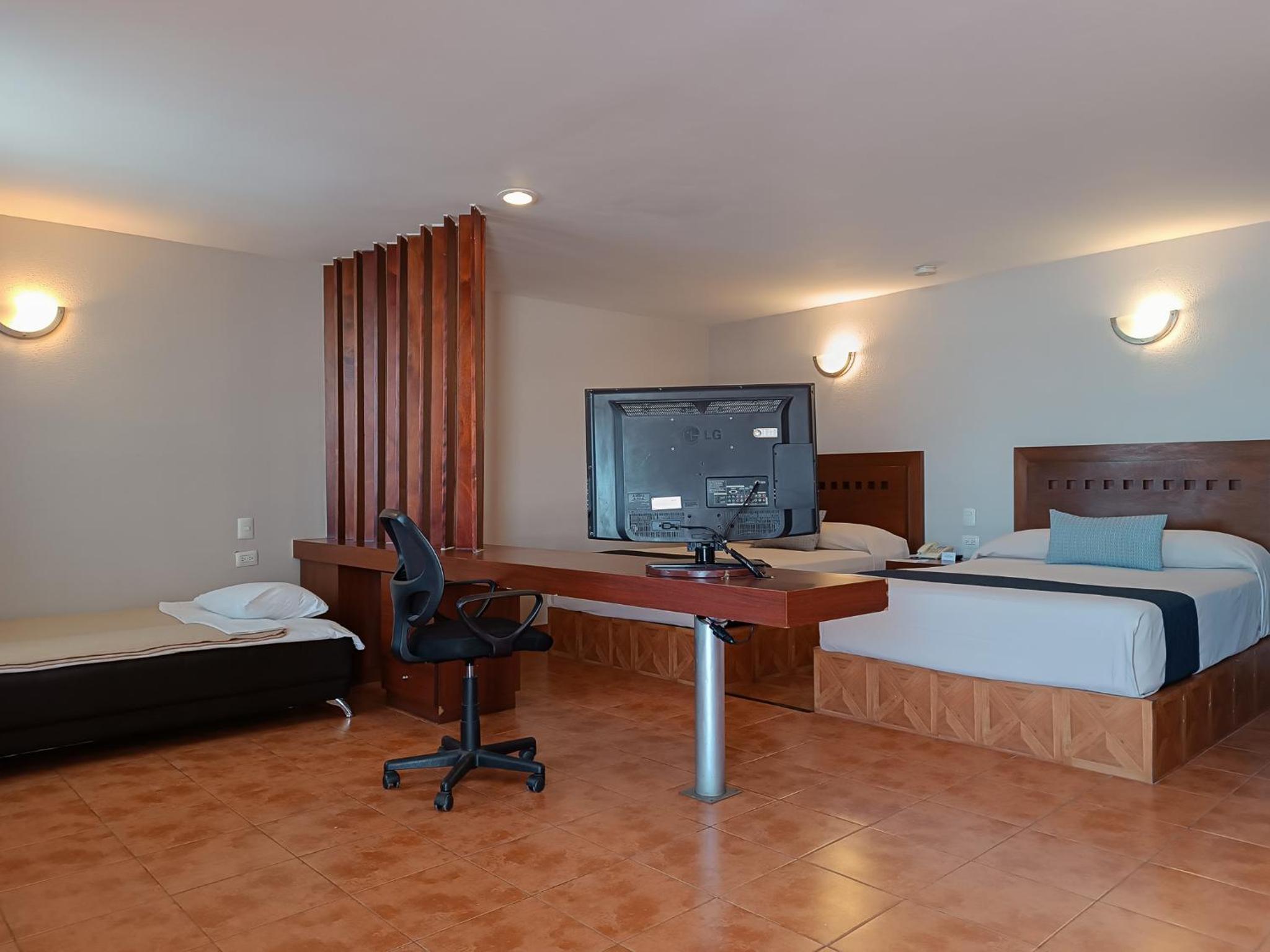 Superior Family Room photo 2