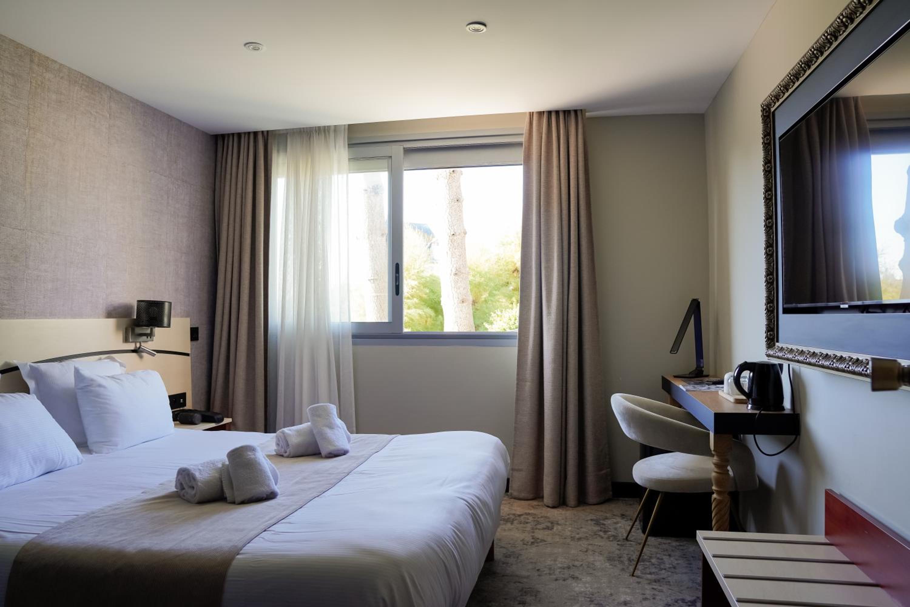 Classic Double Room with Garden View photo 2