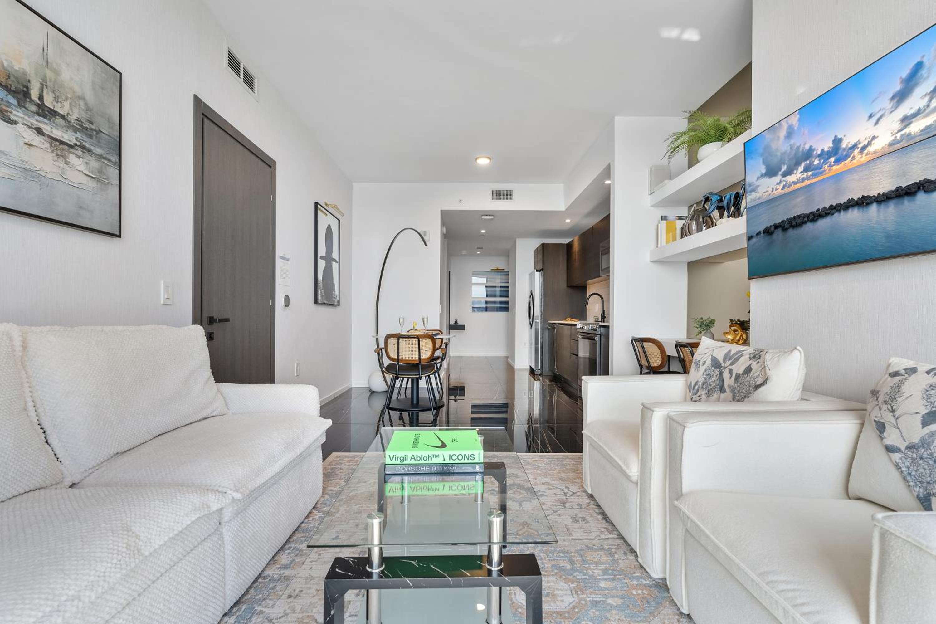Two-Bedroom Deluxe Apartment with Balcony photo 2