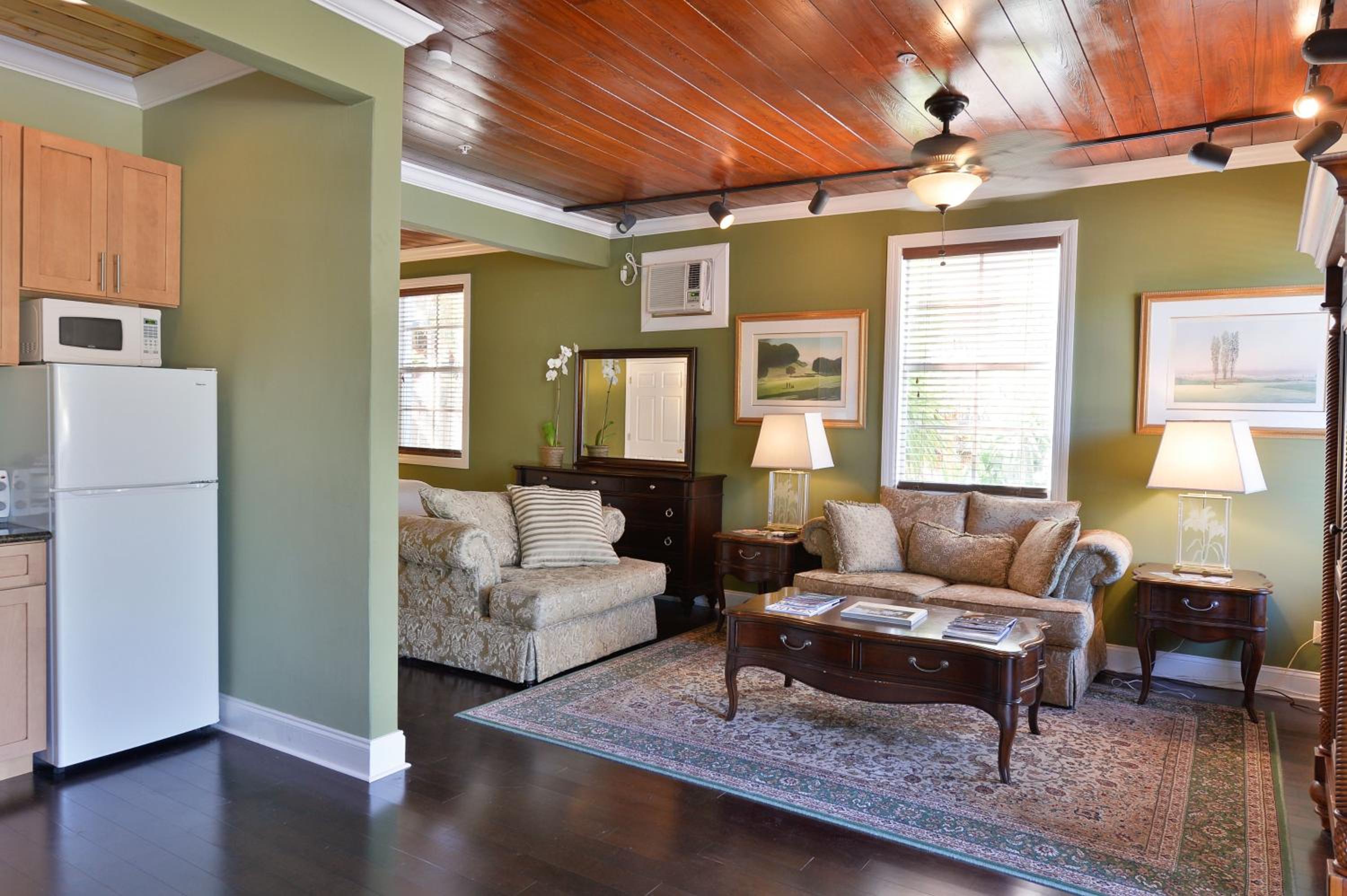 Deluxe King Suite