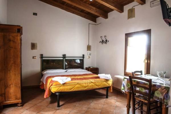 Double Room with Private Bathroom photo 1