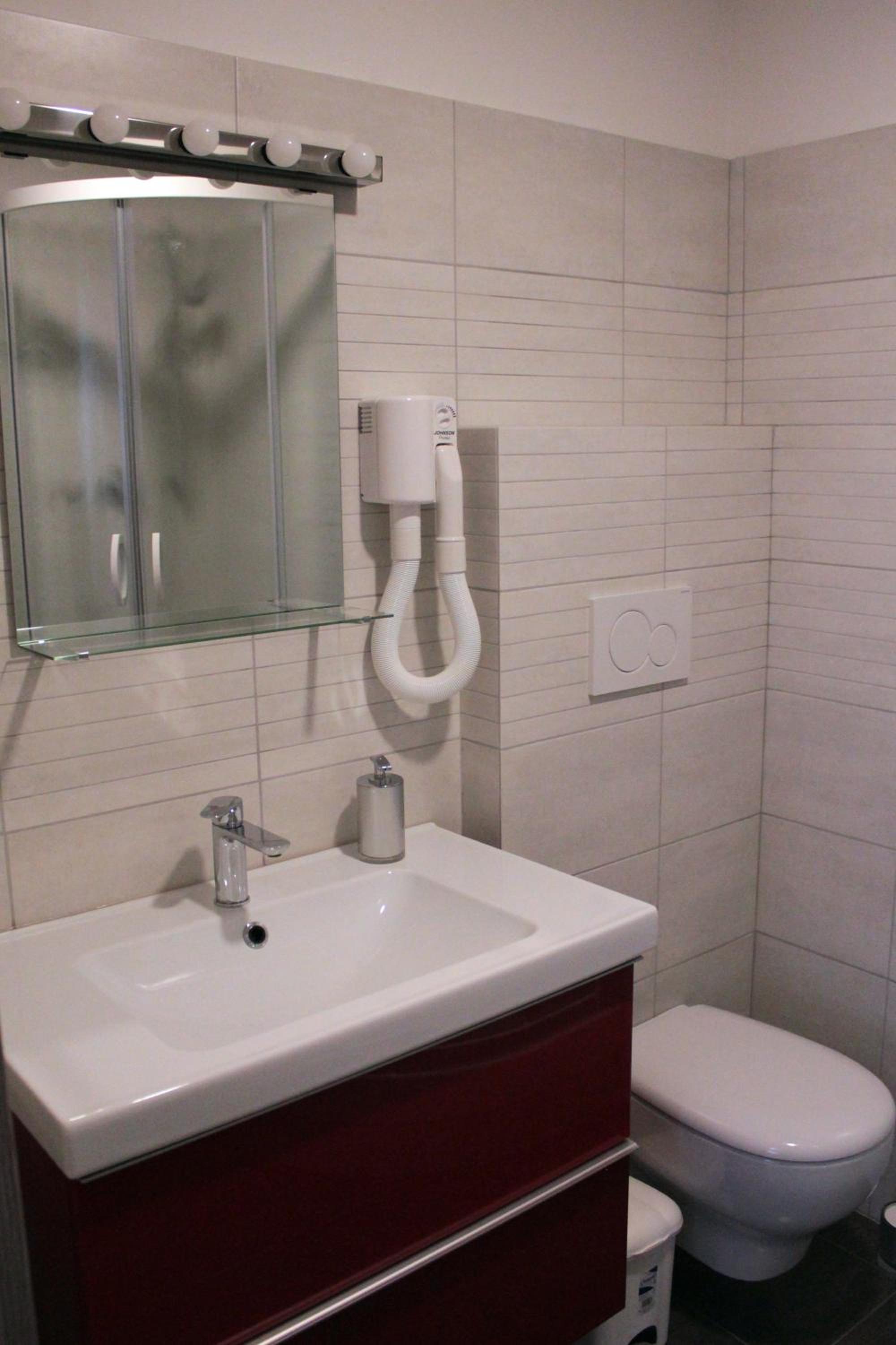 Triple Room with Private Bathroom photo 2