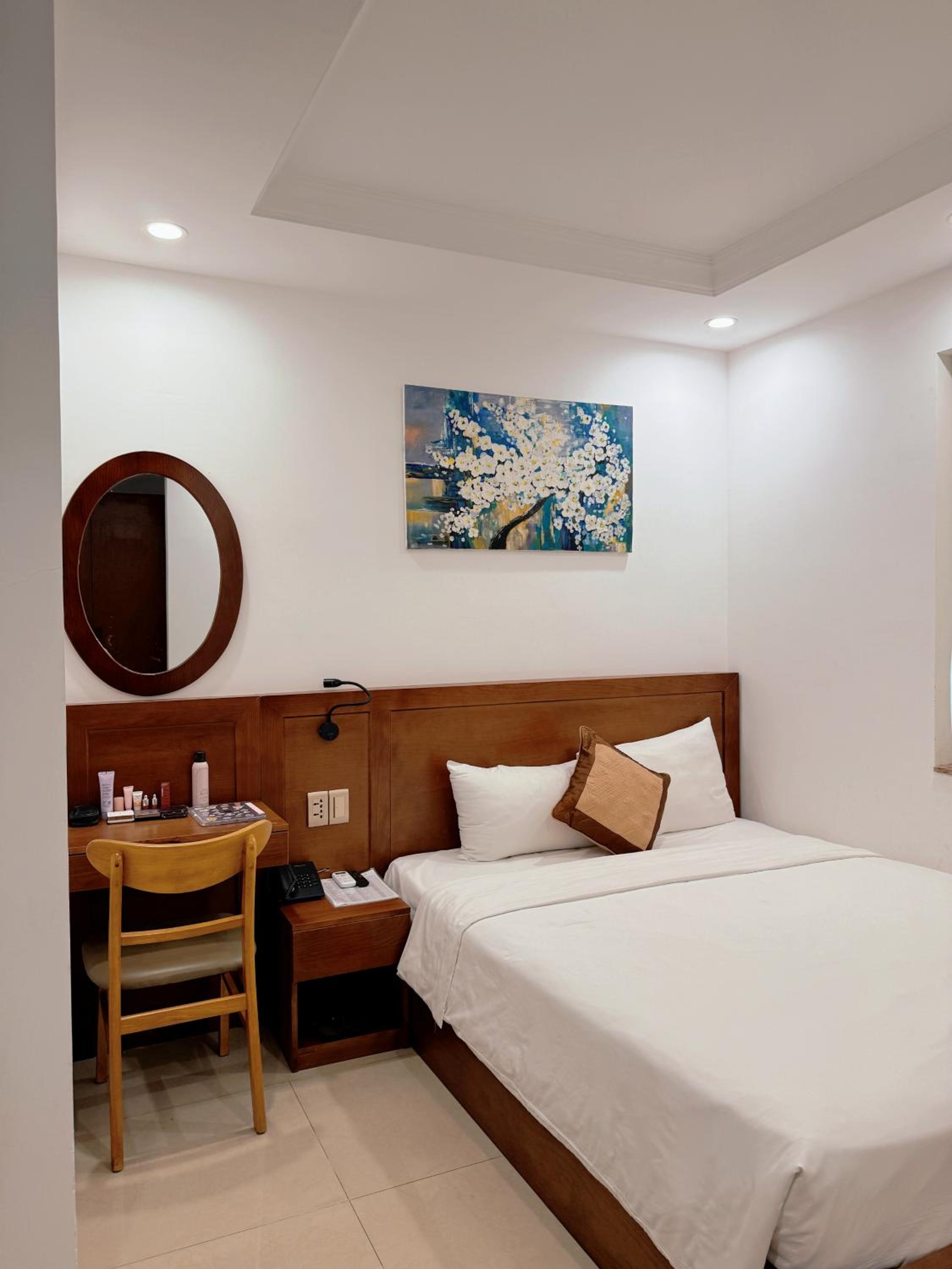 Standard Queen Room