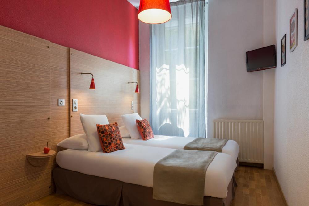 Twin Room - Photo 12