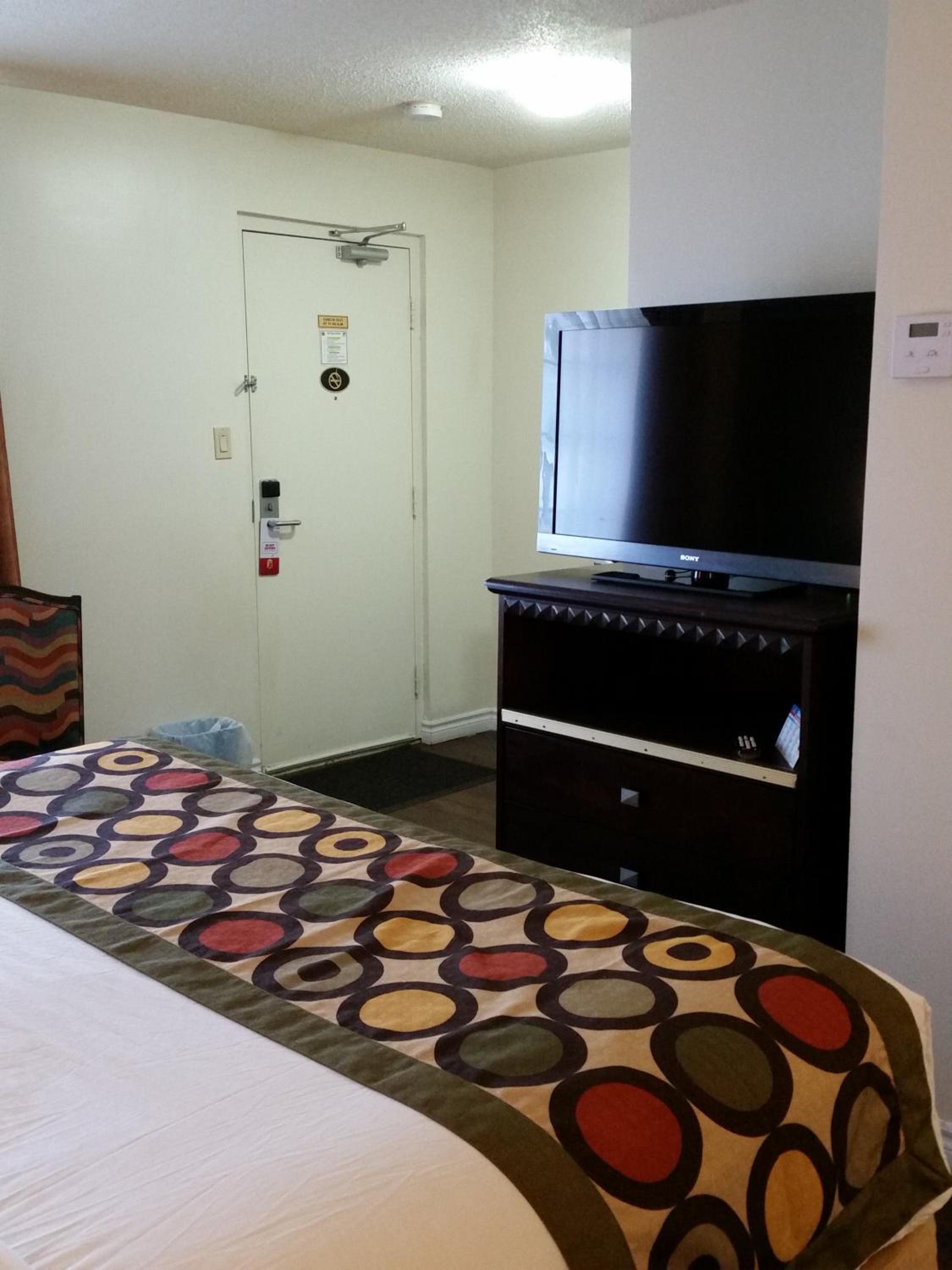 King Room - Non-Smoking - Photo 3
