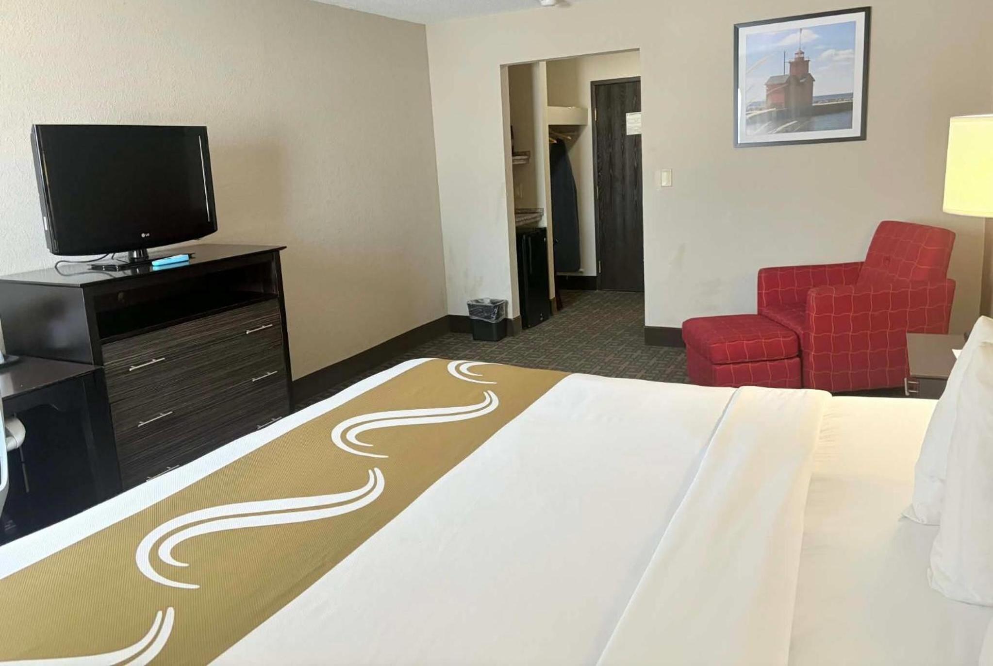 King Room - Non-Smoking photo 1