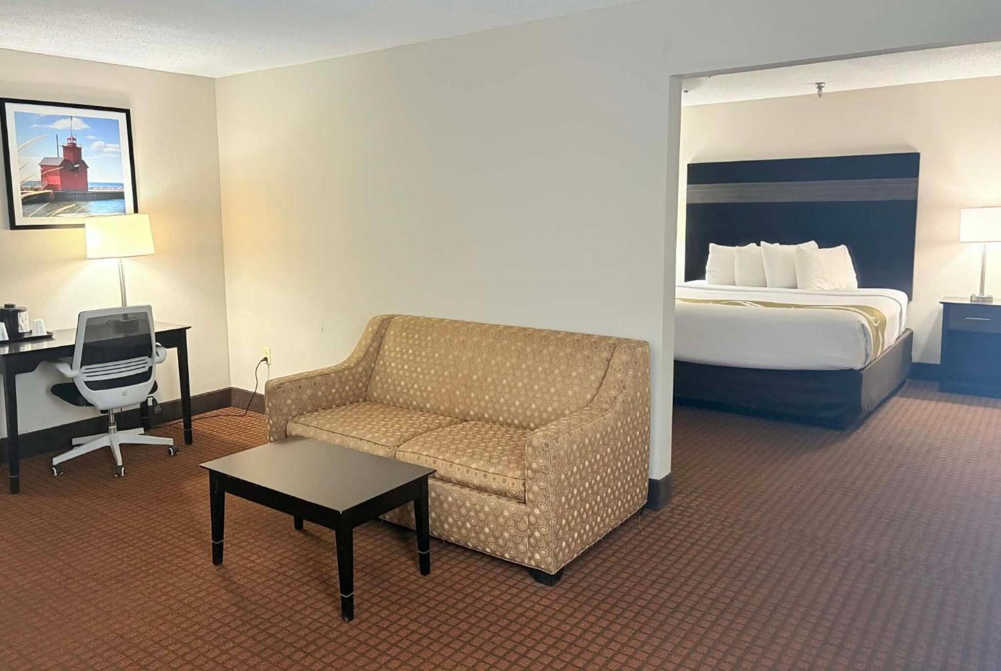 King Suite - Non-Smoking - Photo 1