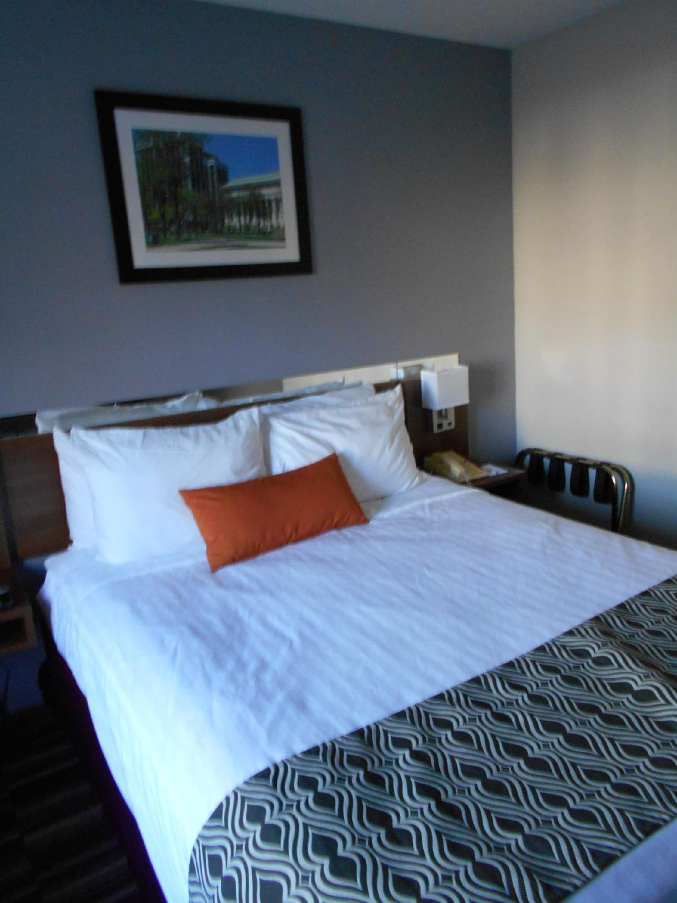 Deluxe Queen Room - Non-Smoking - Photo 4