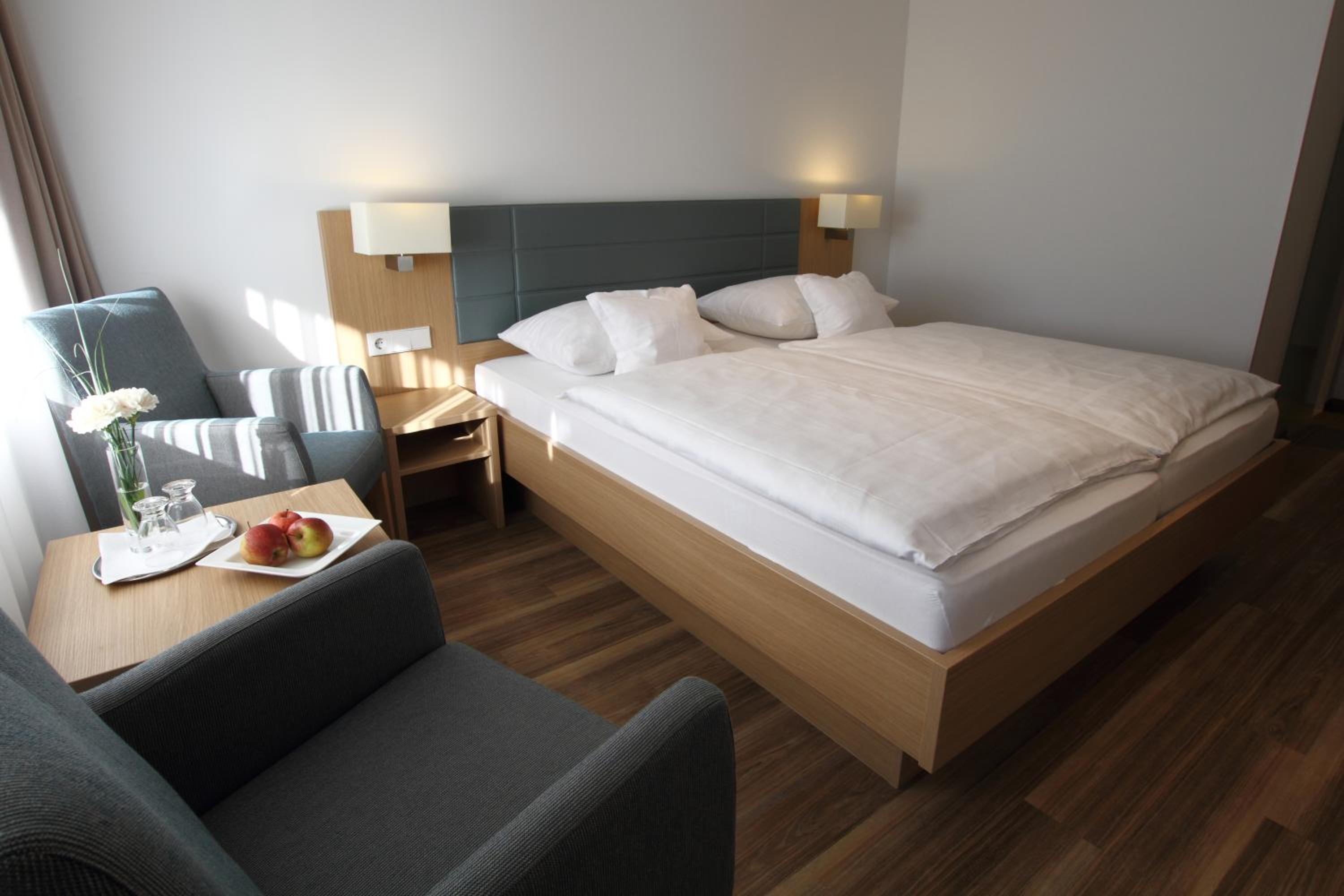 Double Room with Balcony and Lake View - Photo 18