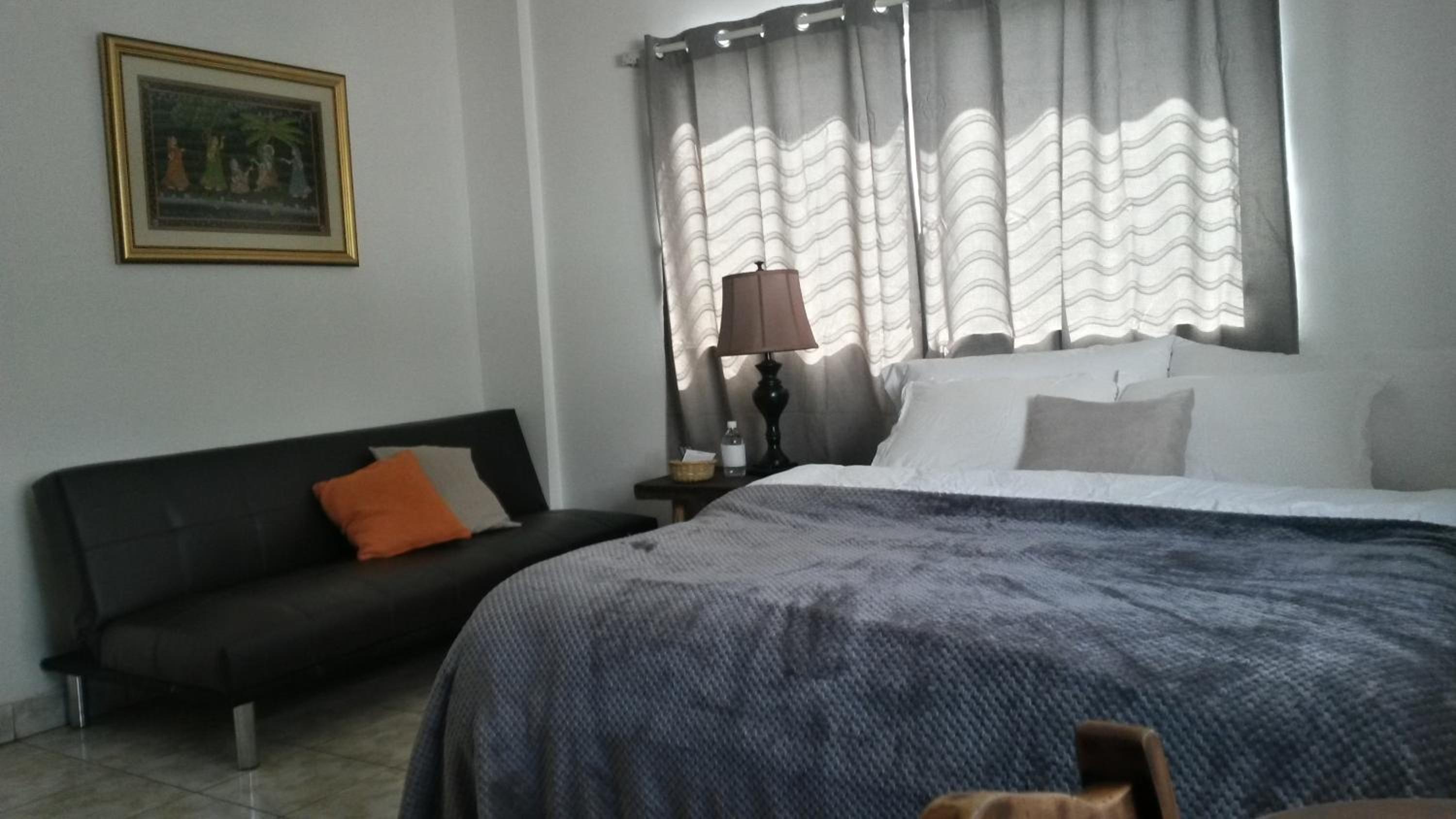 Queen Room photo 2