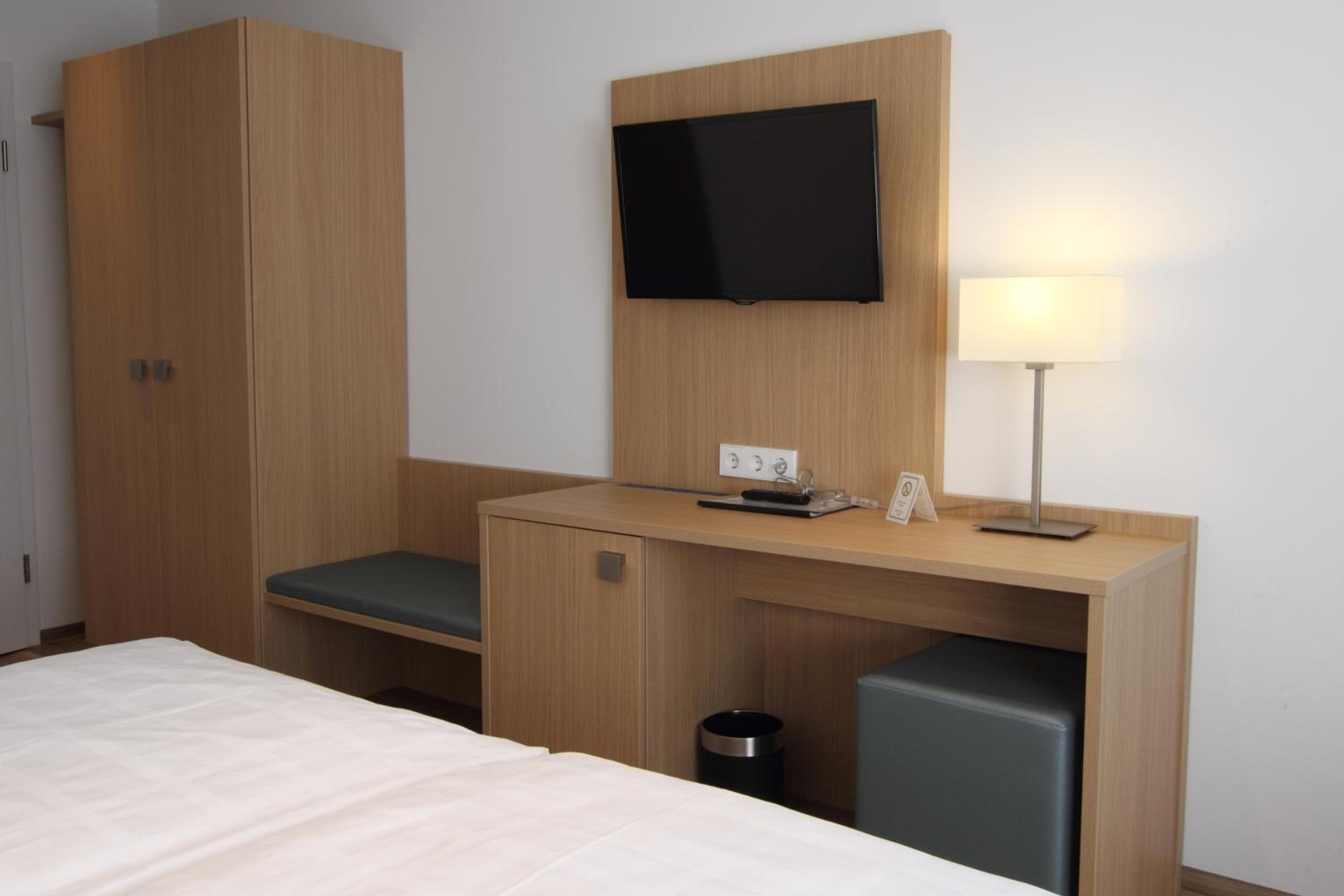 Double Room with Balcony and Lake View - Photo 20