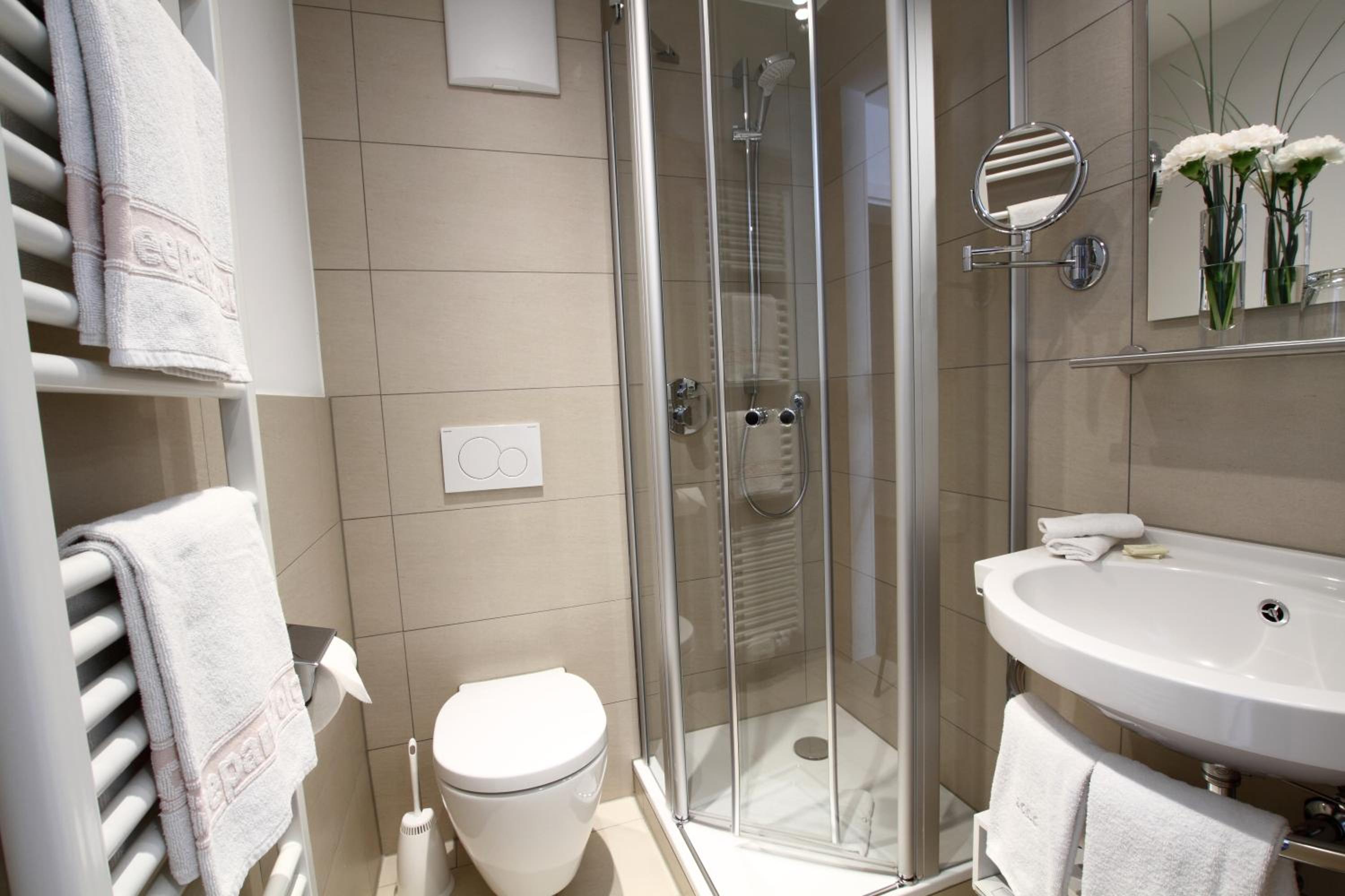 Double Room with Balcony and Lake View - Photo 14