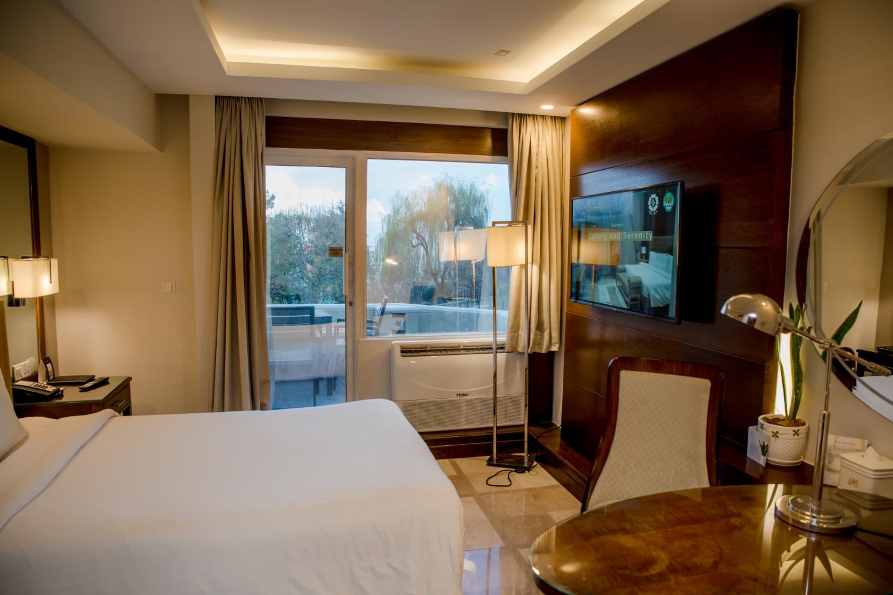 Deluxe Queen Room