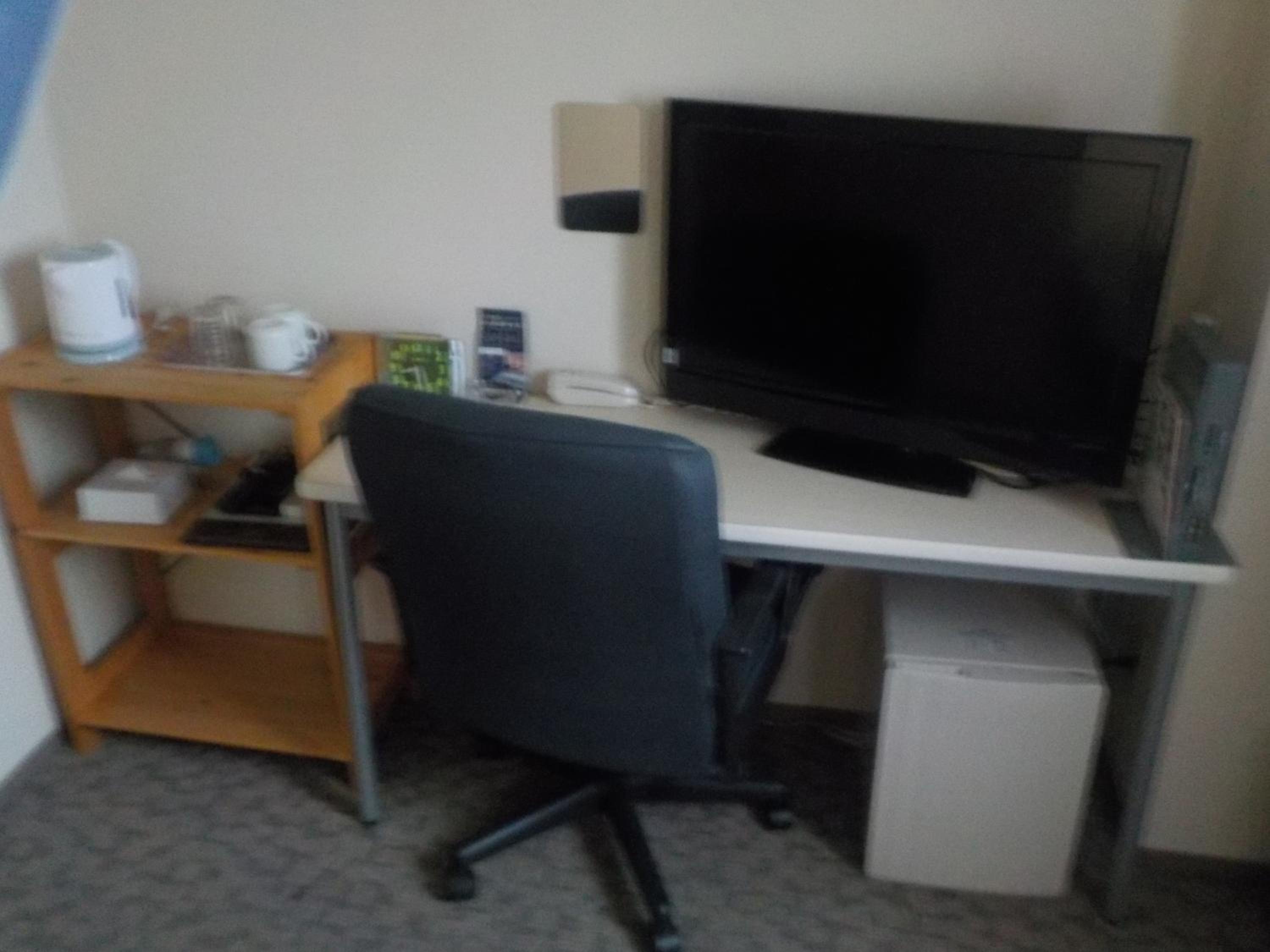 Double Room - Non-Smoking  - Photo 7