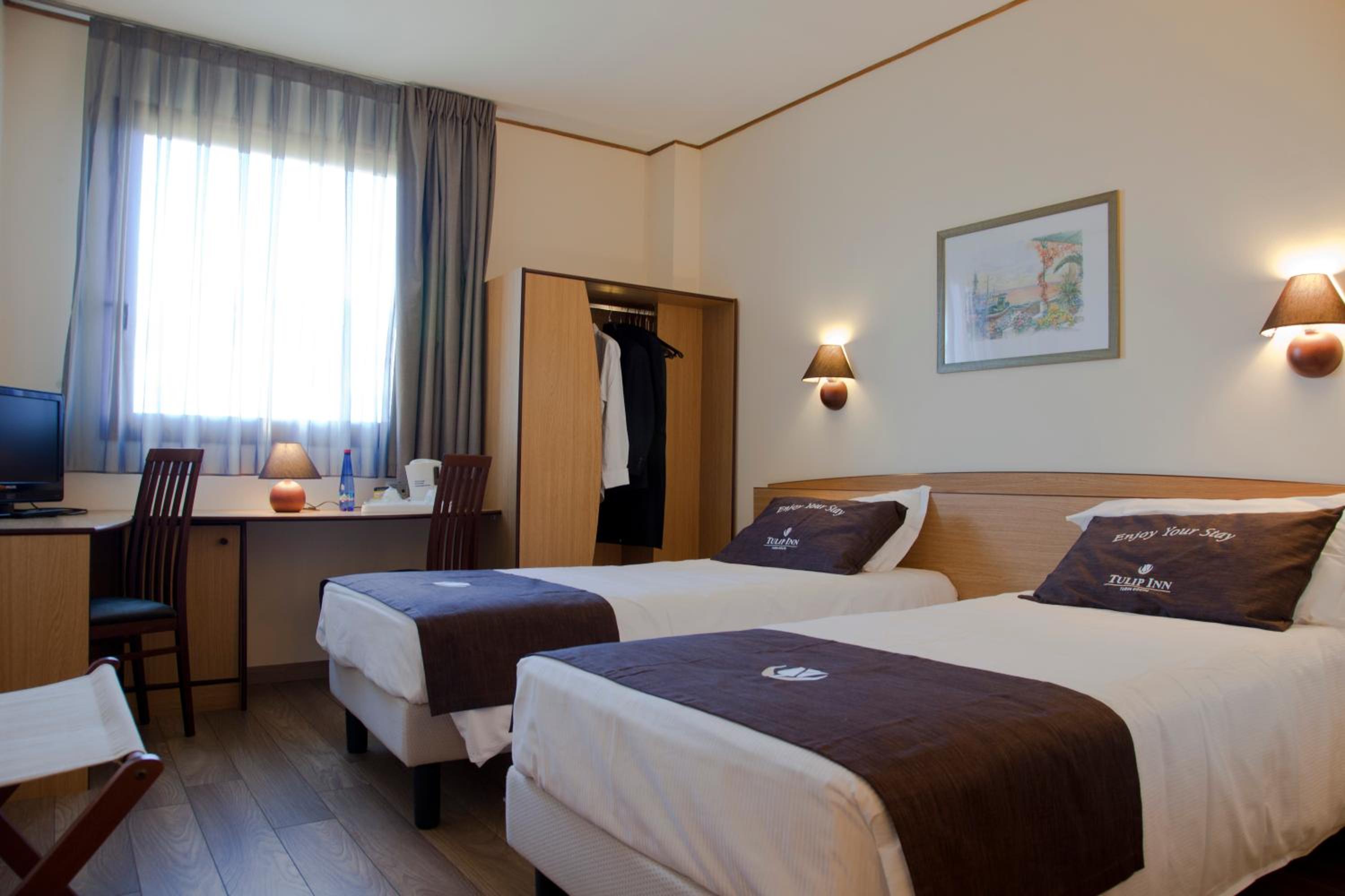 Twin Room - Photo 2