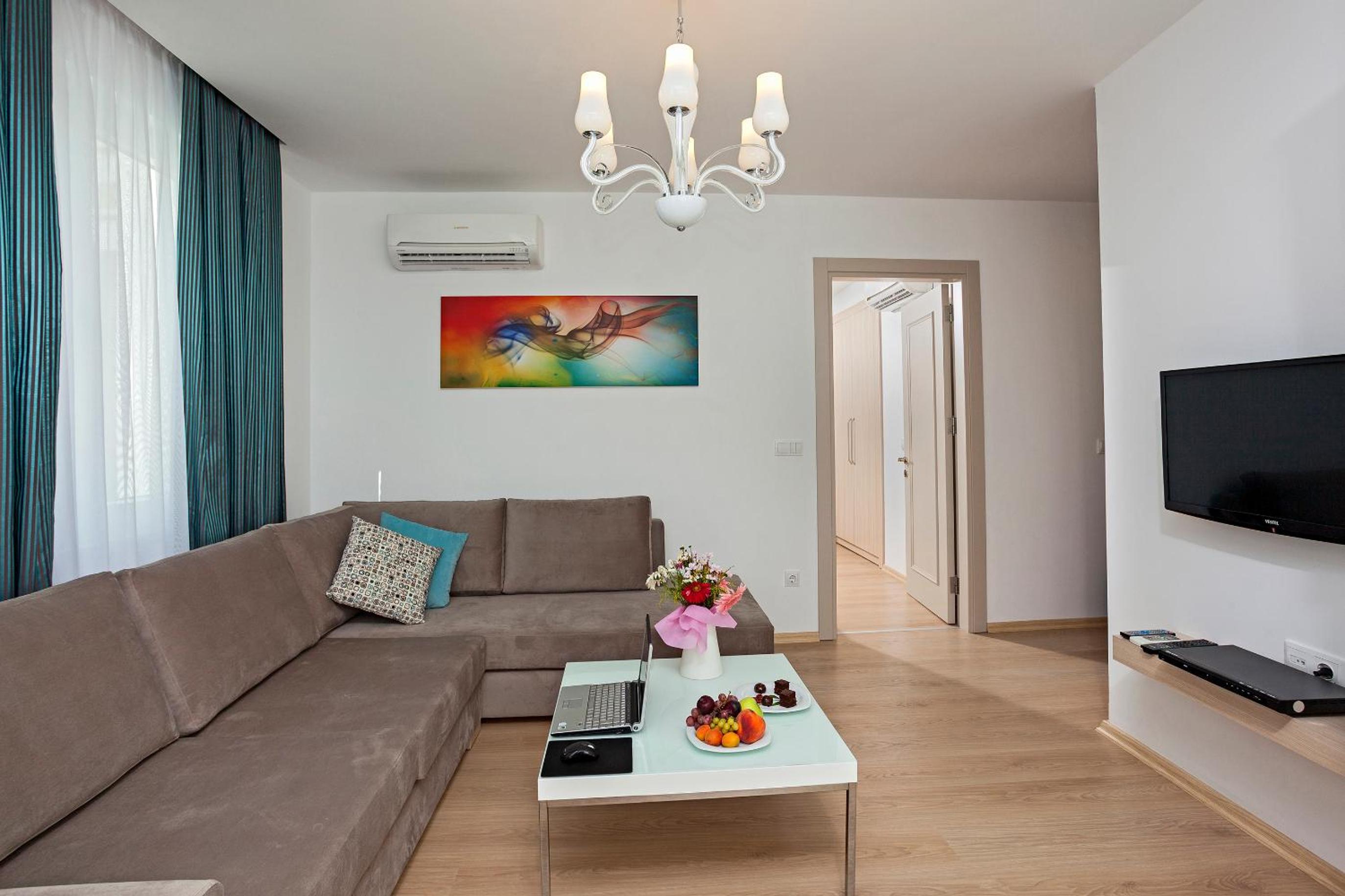 Apartment photo 1