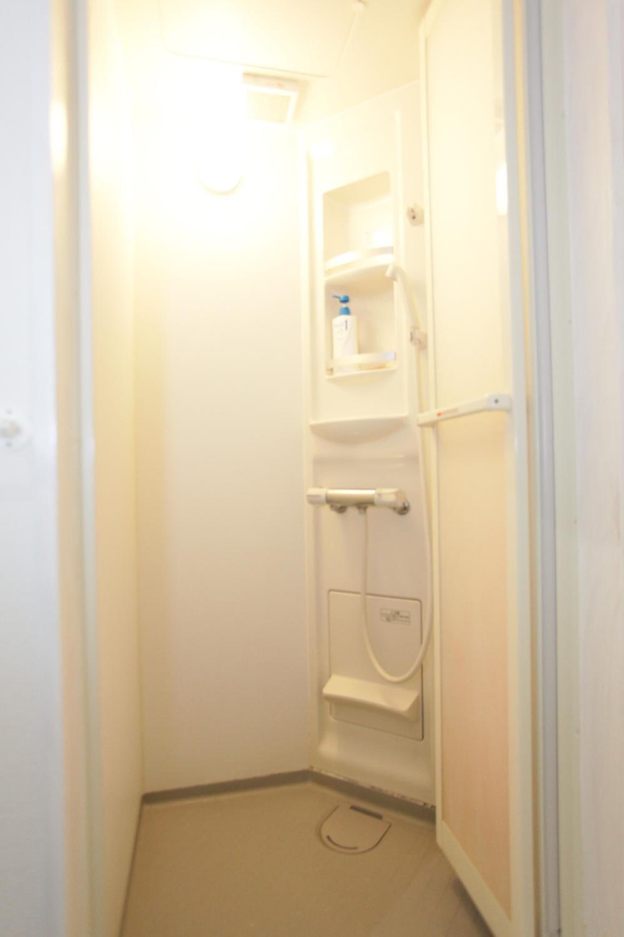 Twin Room with Shared Bathroom photo 2