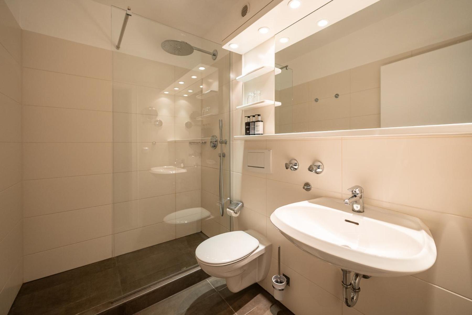 Mountain Lake Room photo 1