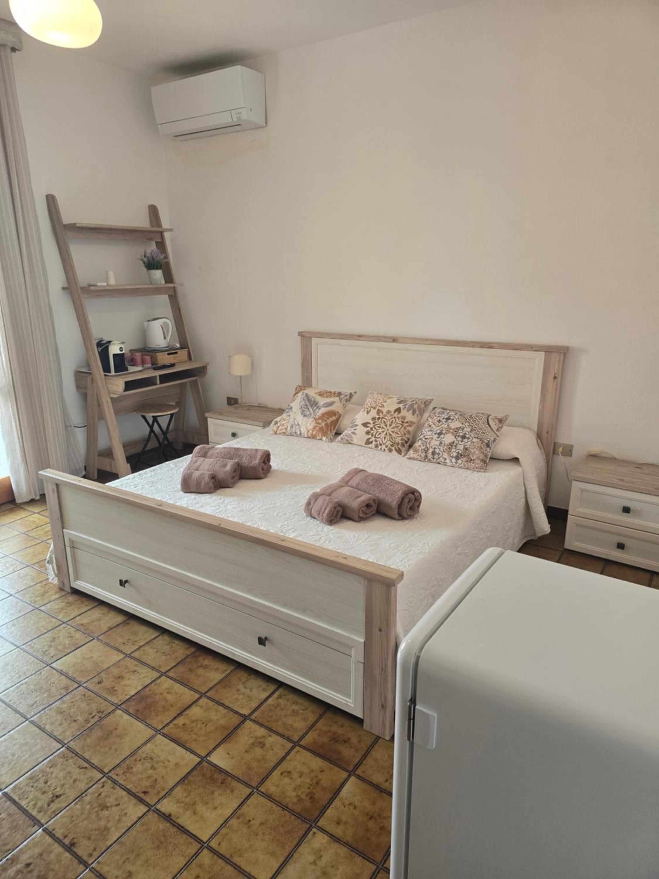 Double Room with Private External Bathroom photo 1