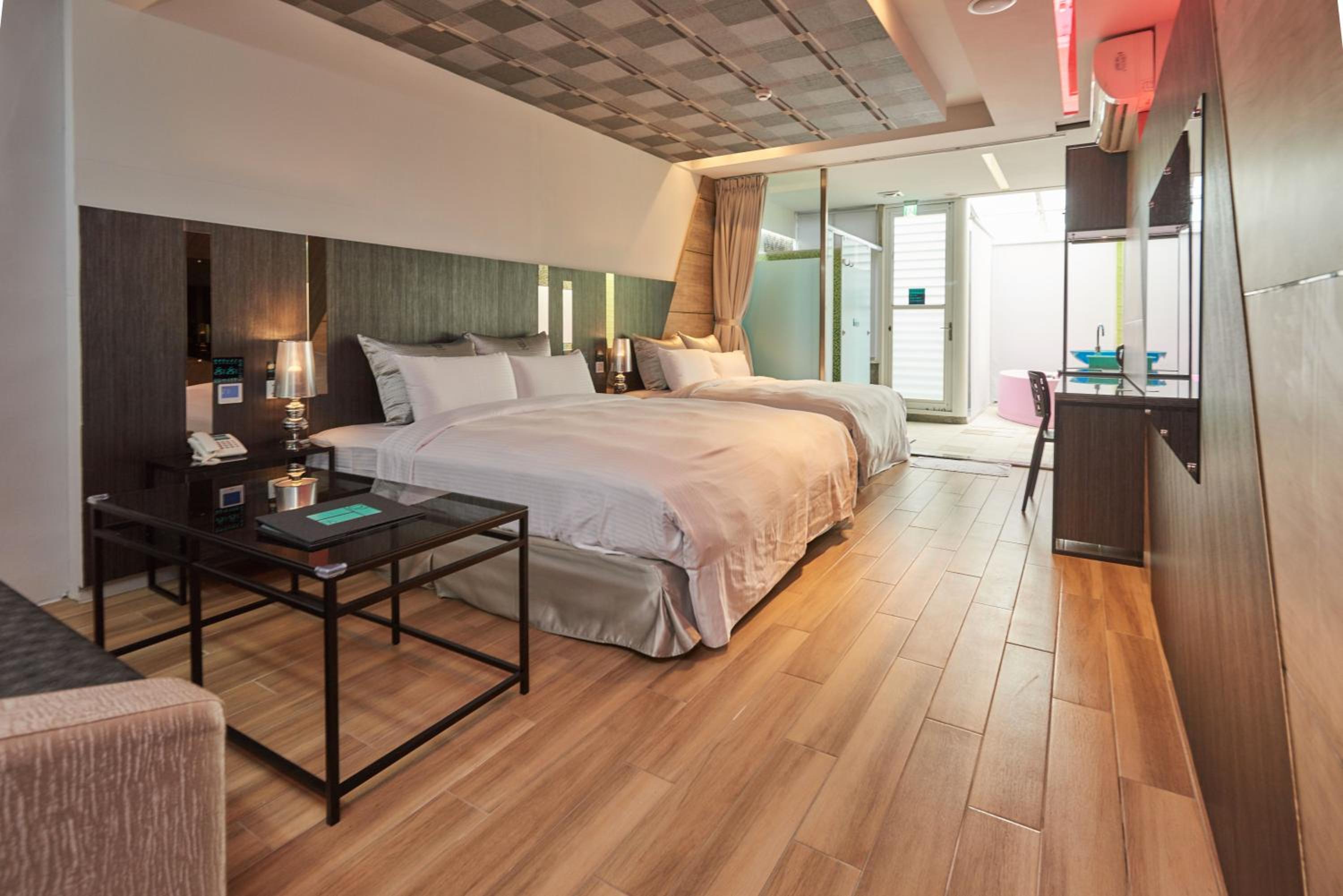 Quadruple Room with Bath photo 1