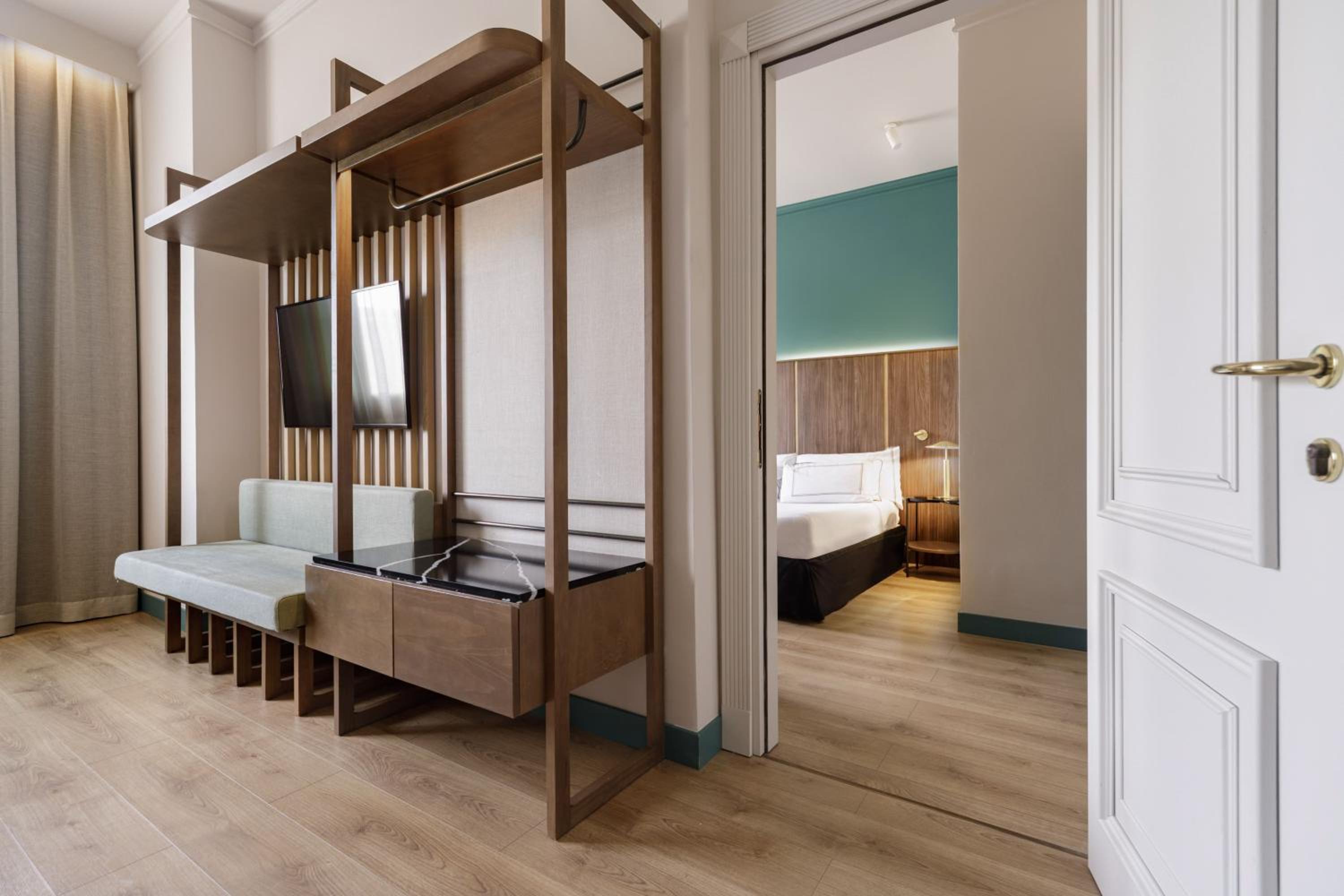 Melia Connecting Room thumbnail 6