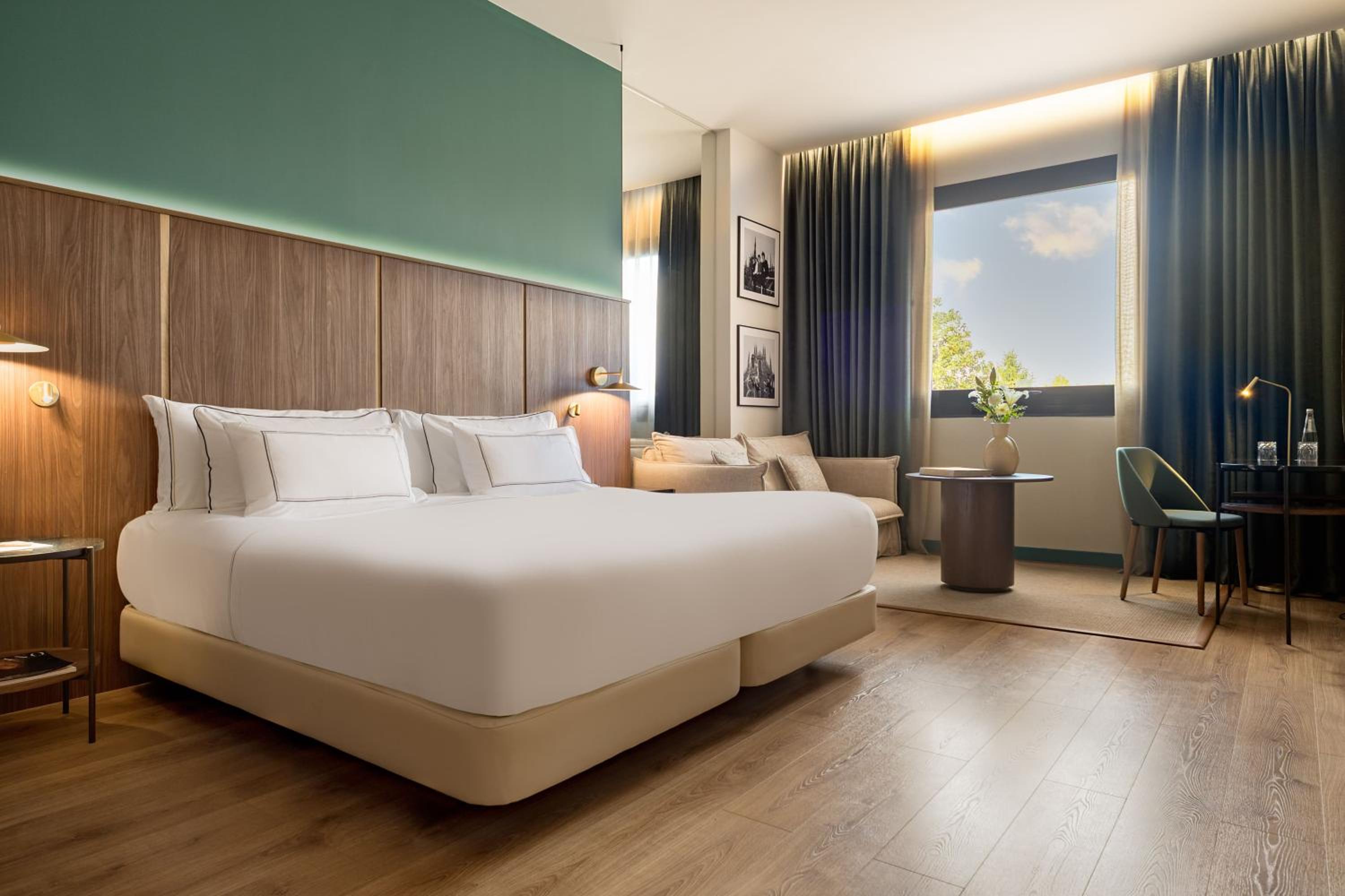 Premium Connecting Room thumbnail 5