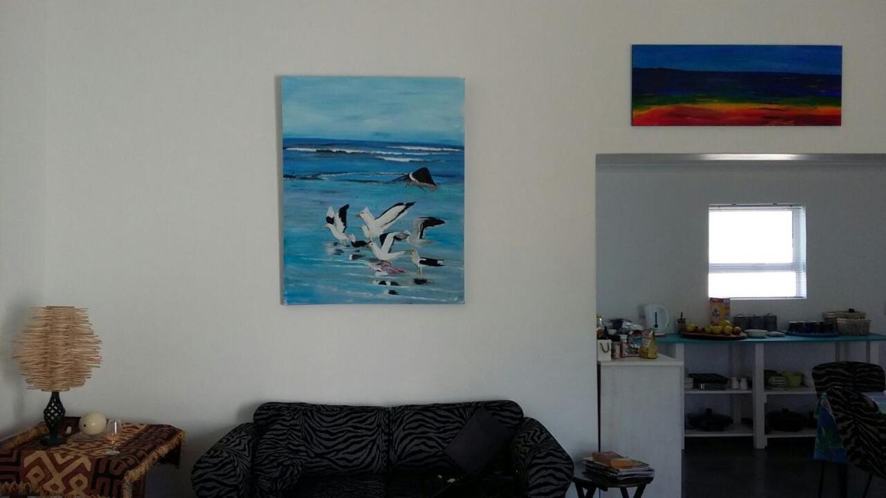 Three-Bedroom House photo 2
