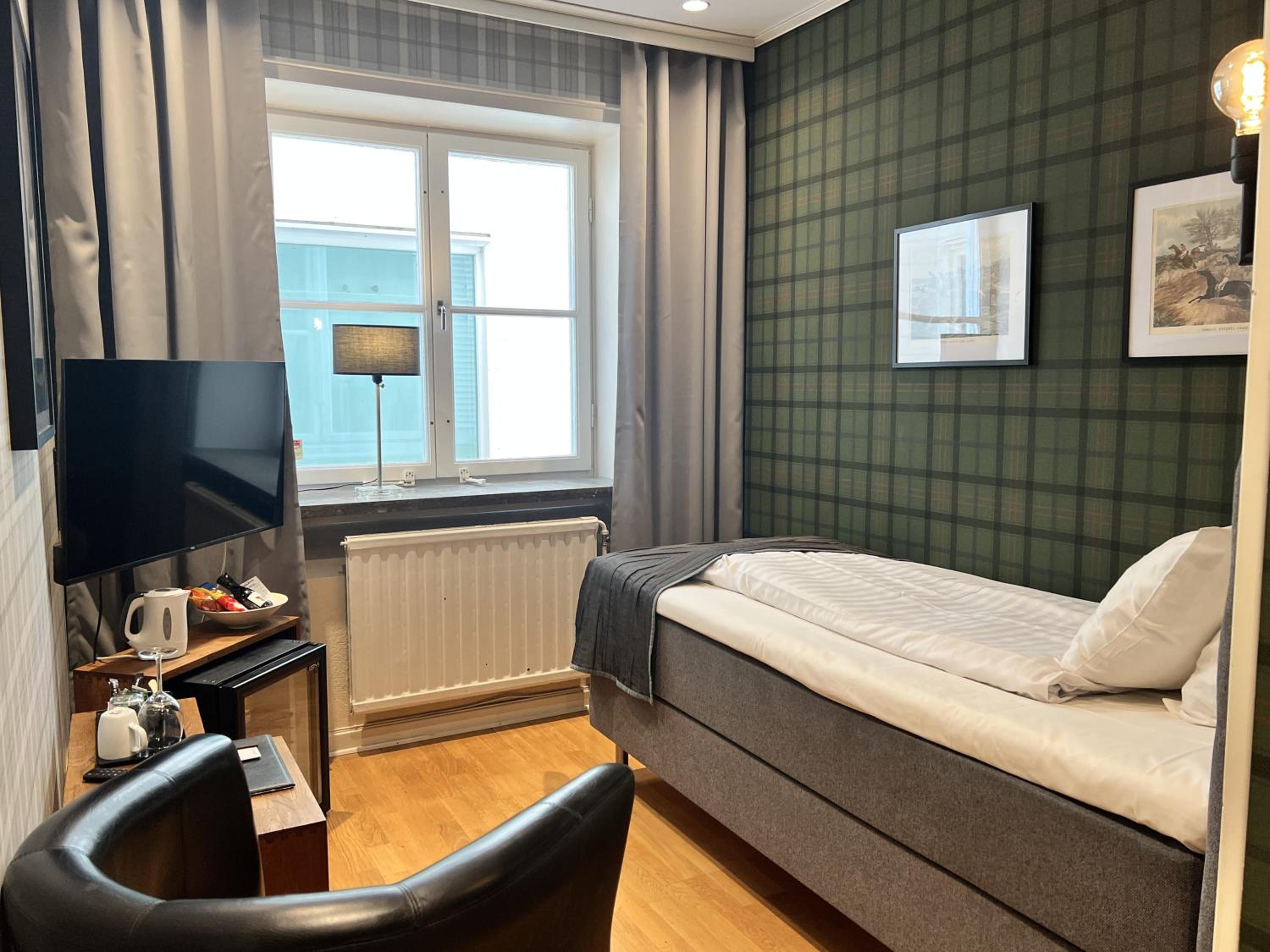 Small Single Room photo 2
