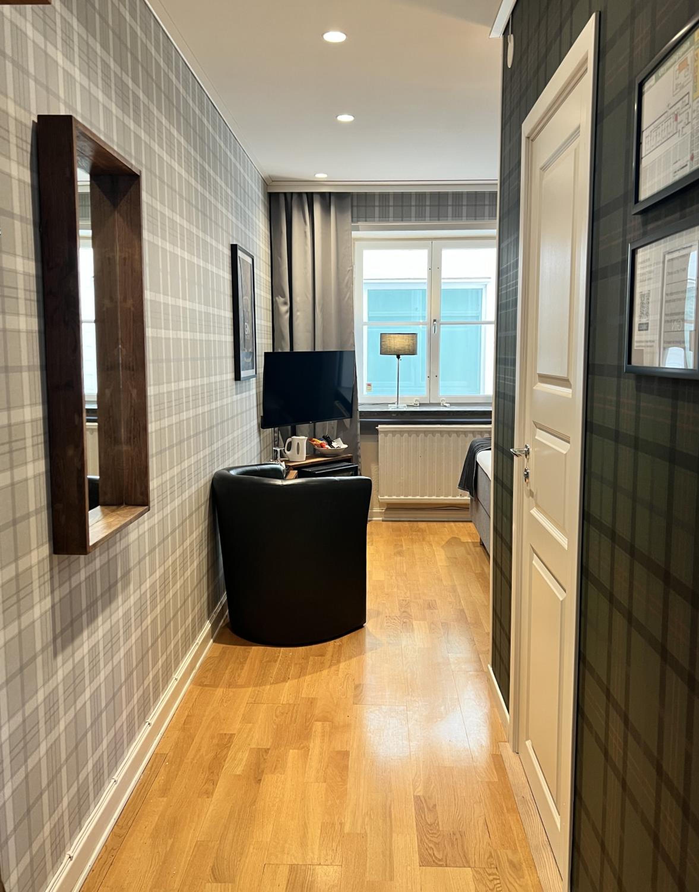 Small Single Room photo 3
