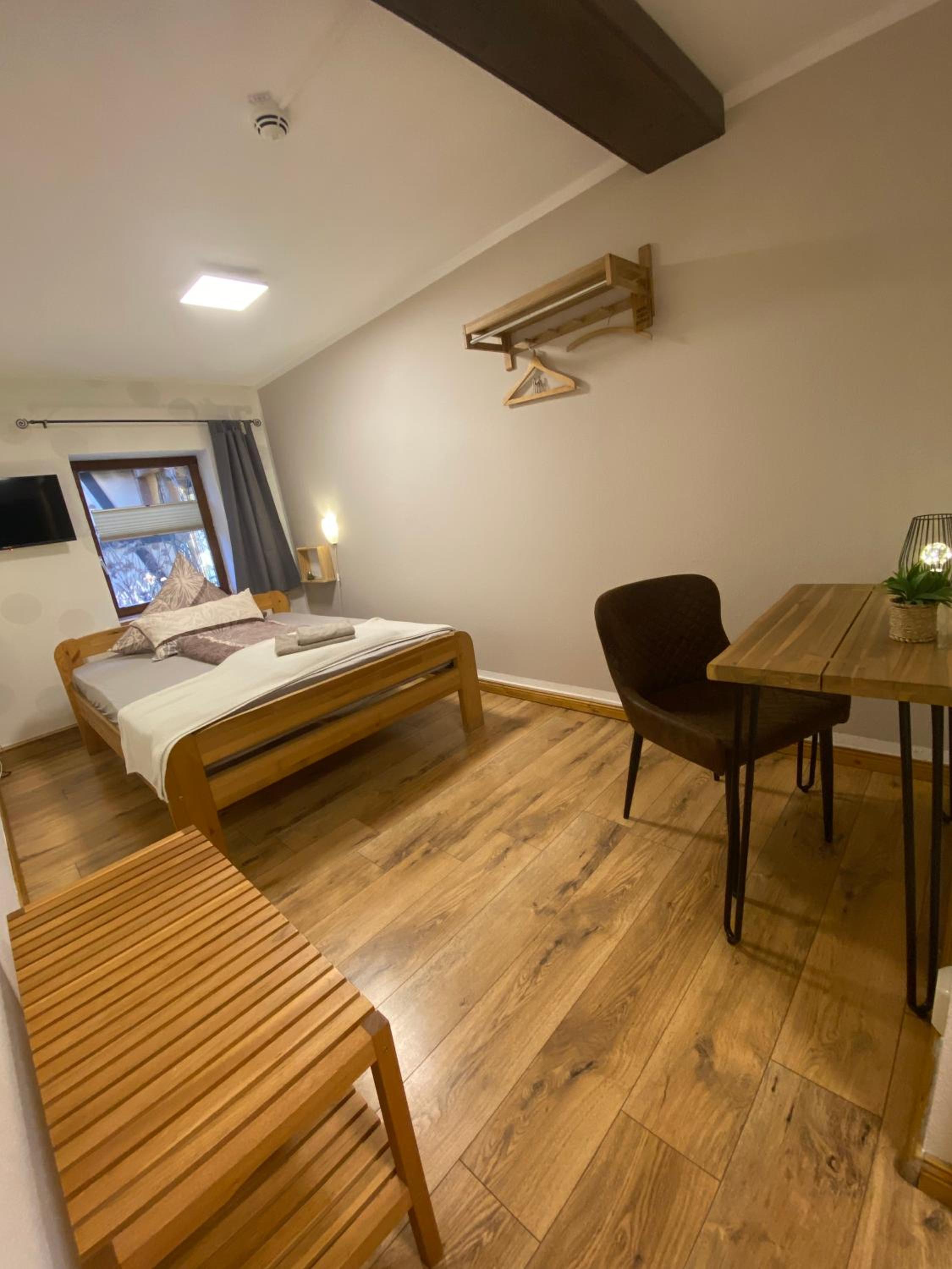 Single Room with Private Bathroom photo 2
