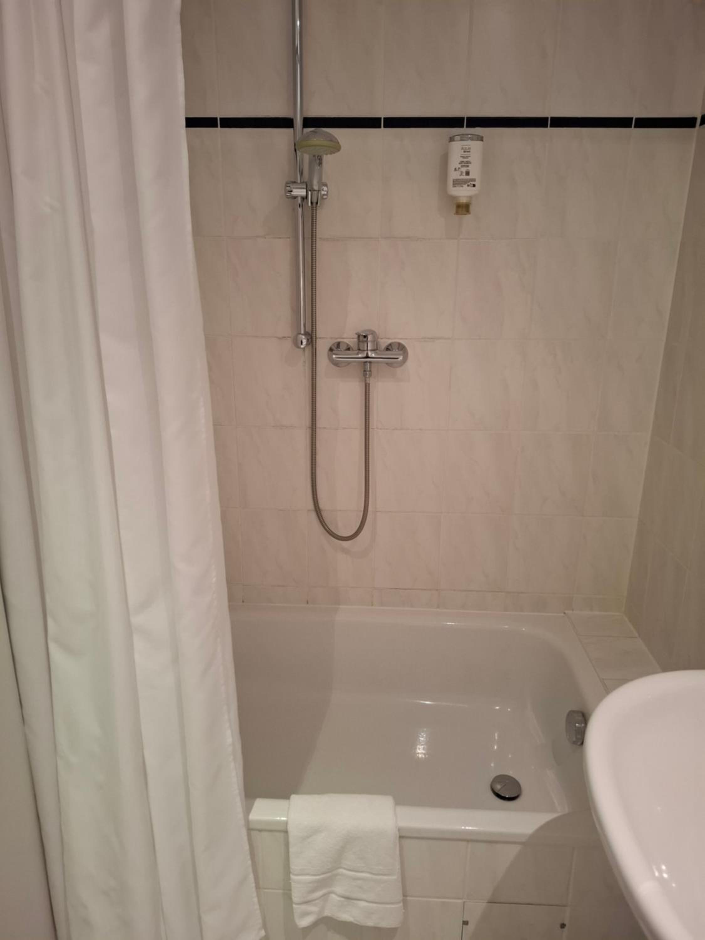 Comfort Triple Room with Shower photo 3