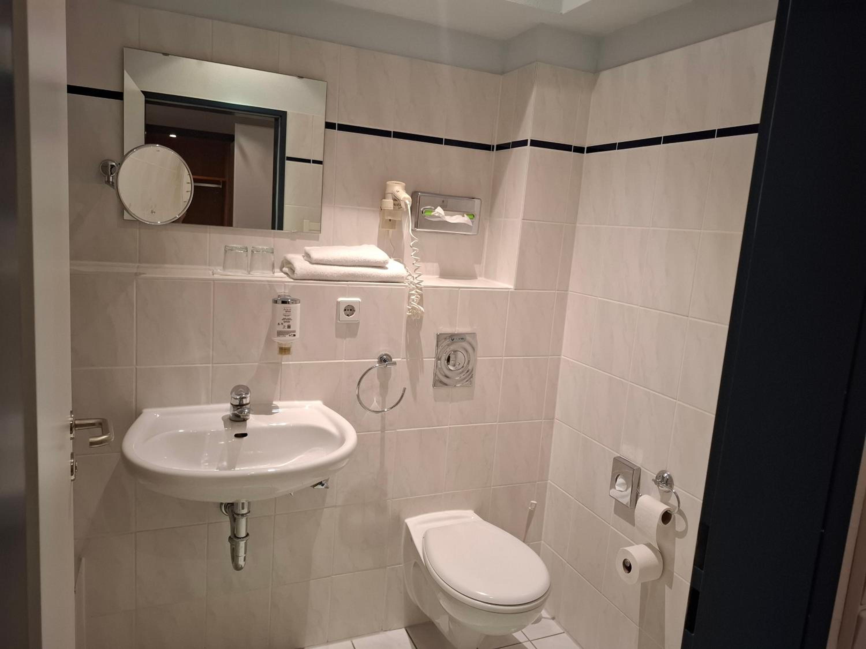Comfort Triple Room with Shower photo 1