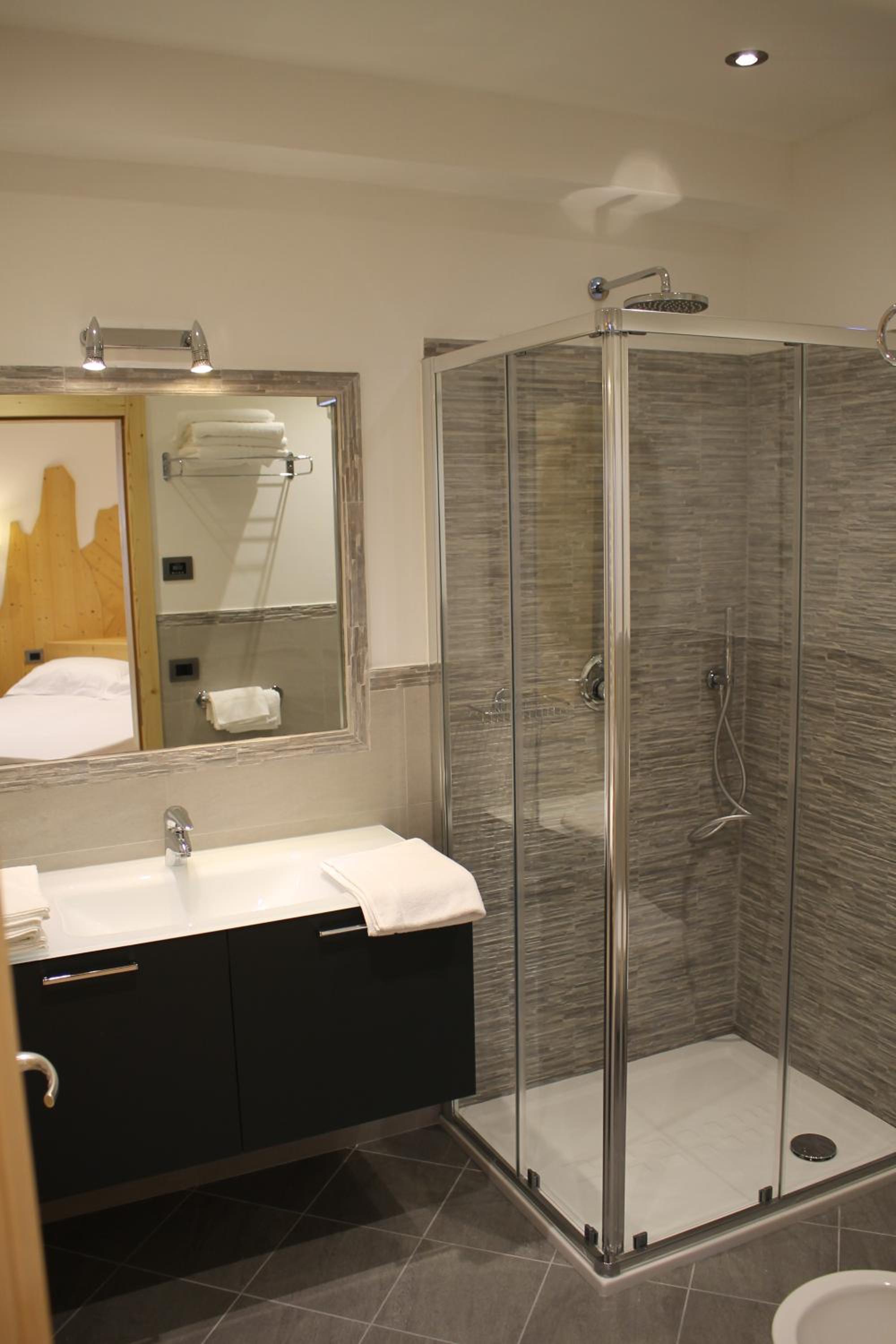 Deluxe Double or Twin Room photo 3
