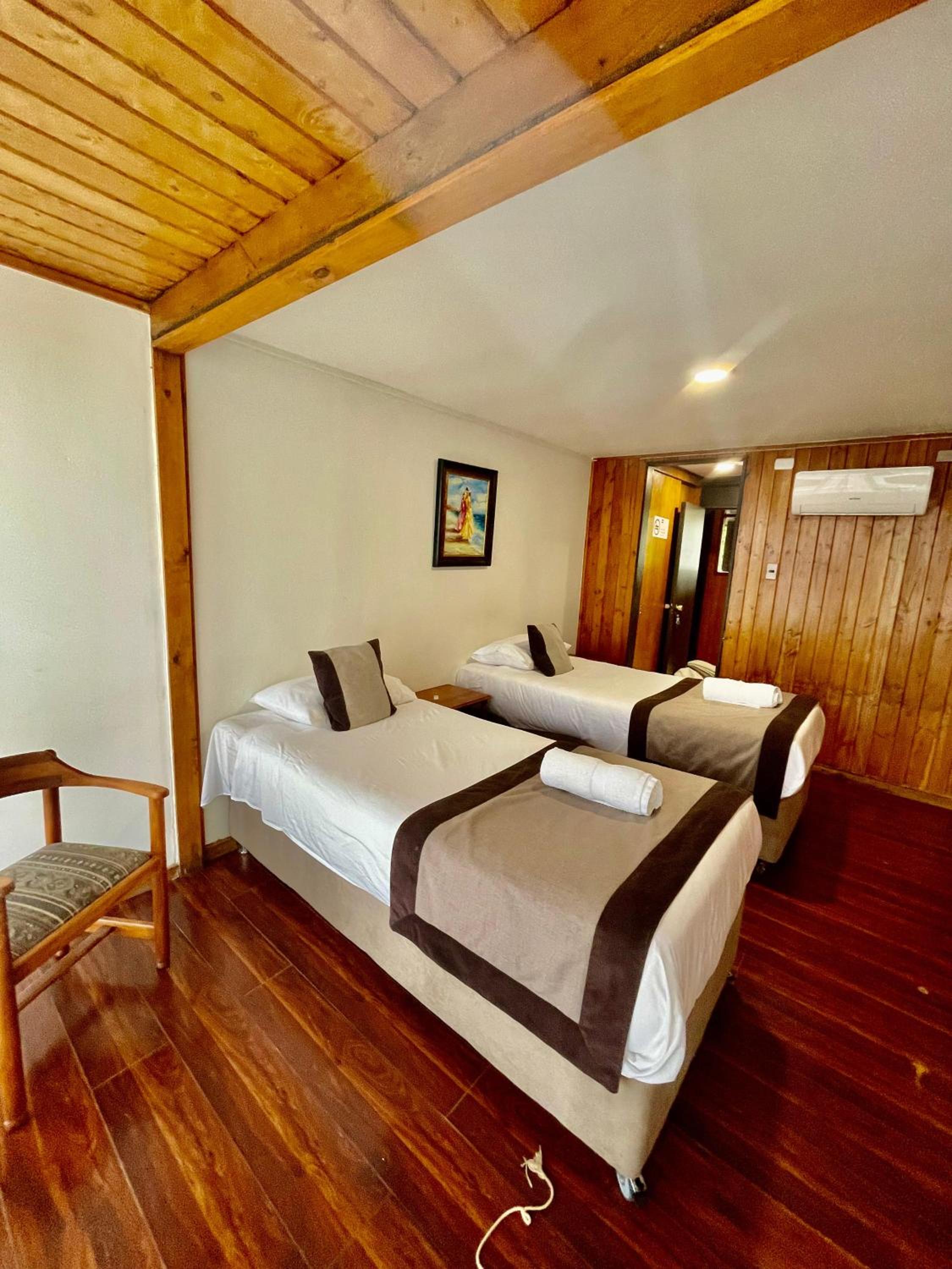 Standard Twin Room photo 2