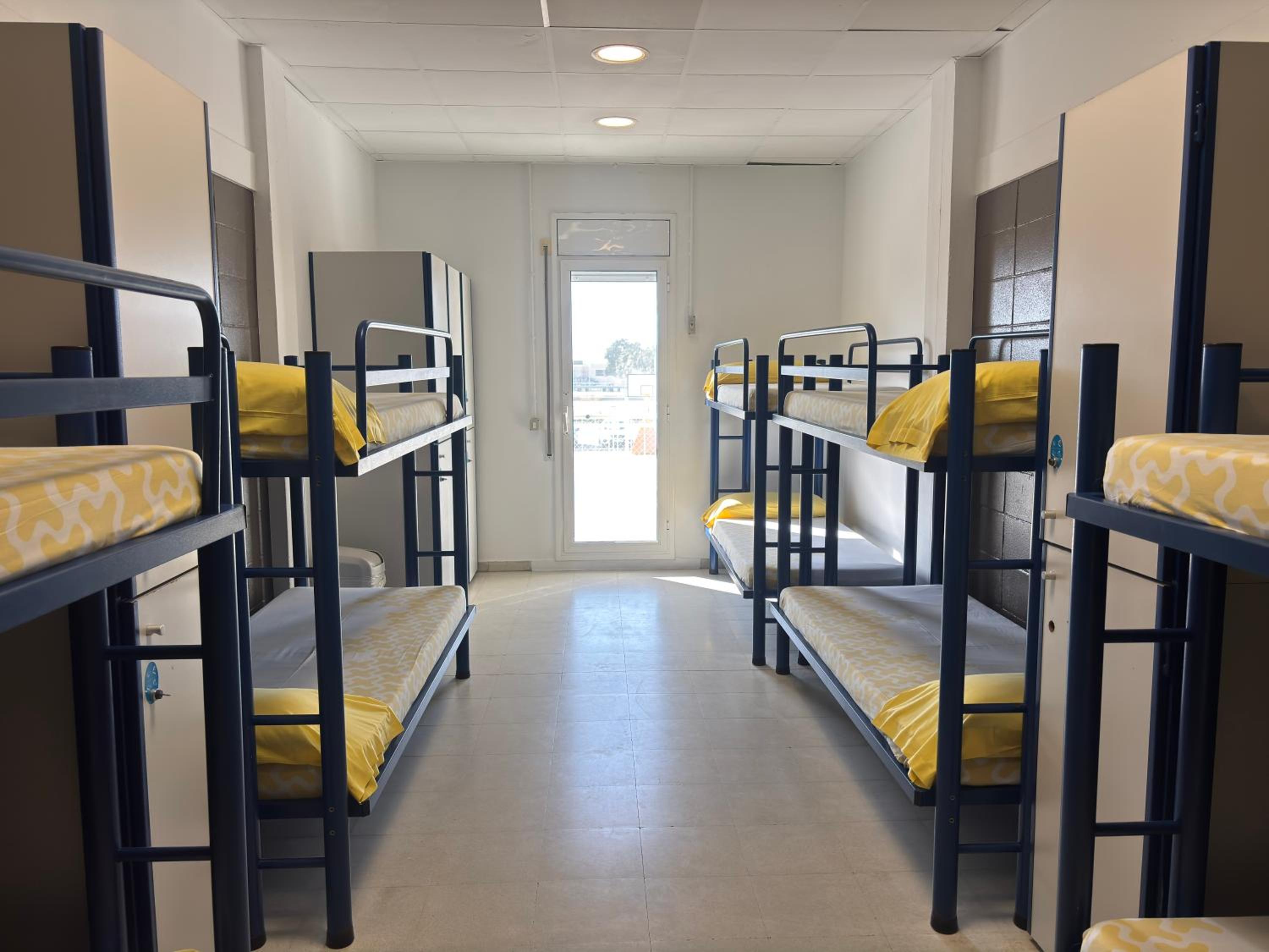 10-Bed Mixed Dormitory Room