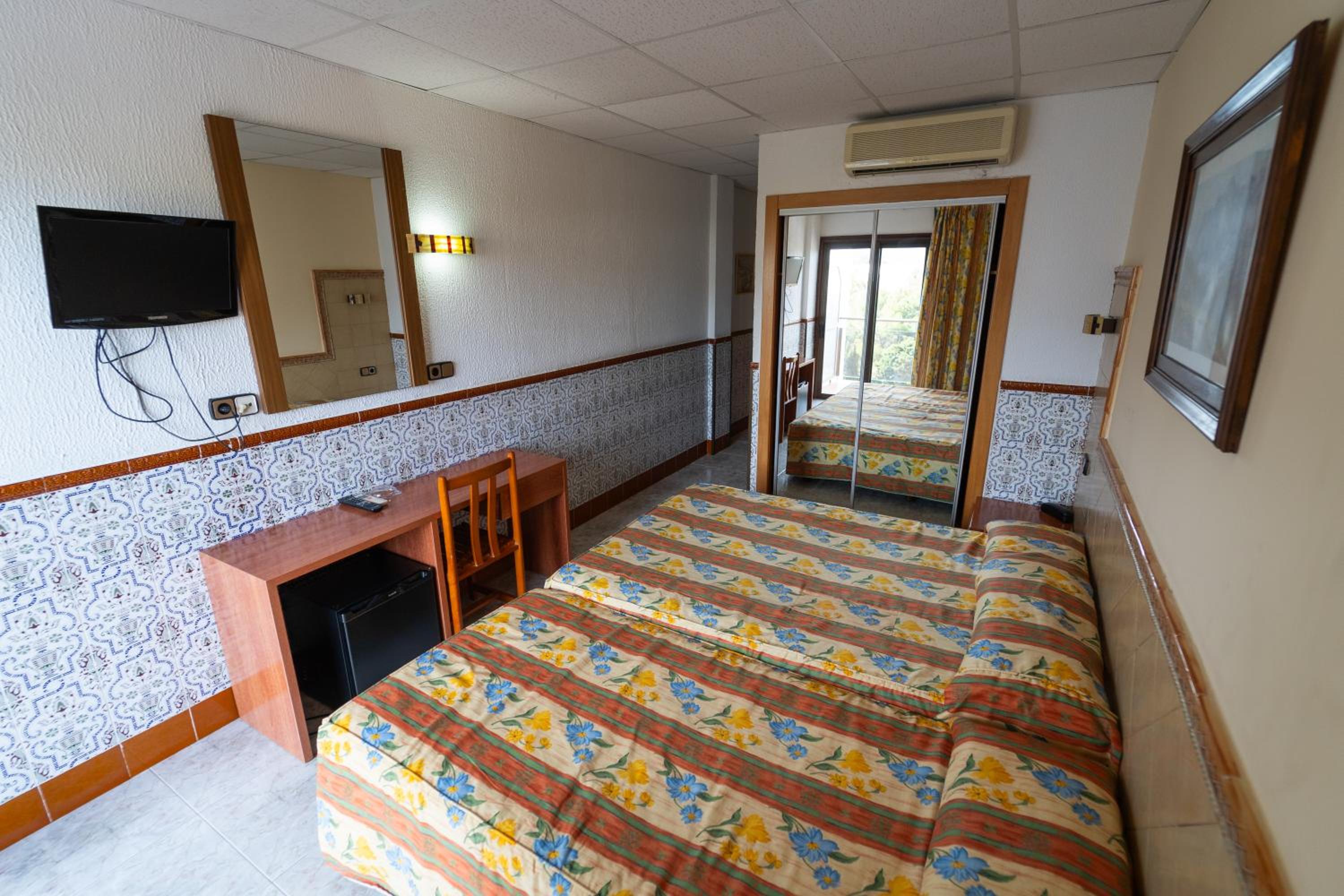 Habitación Cuádruple (2 Adultos + 2 Niños)