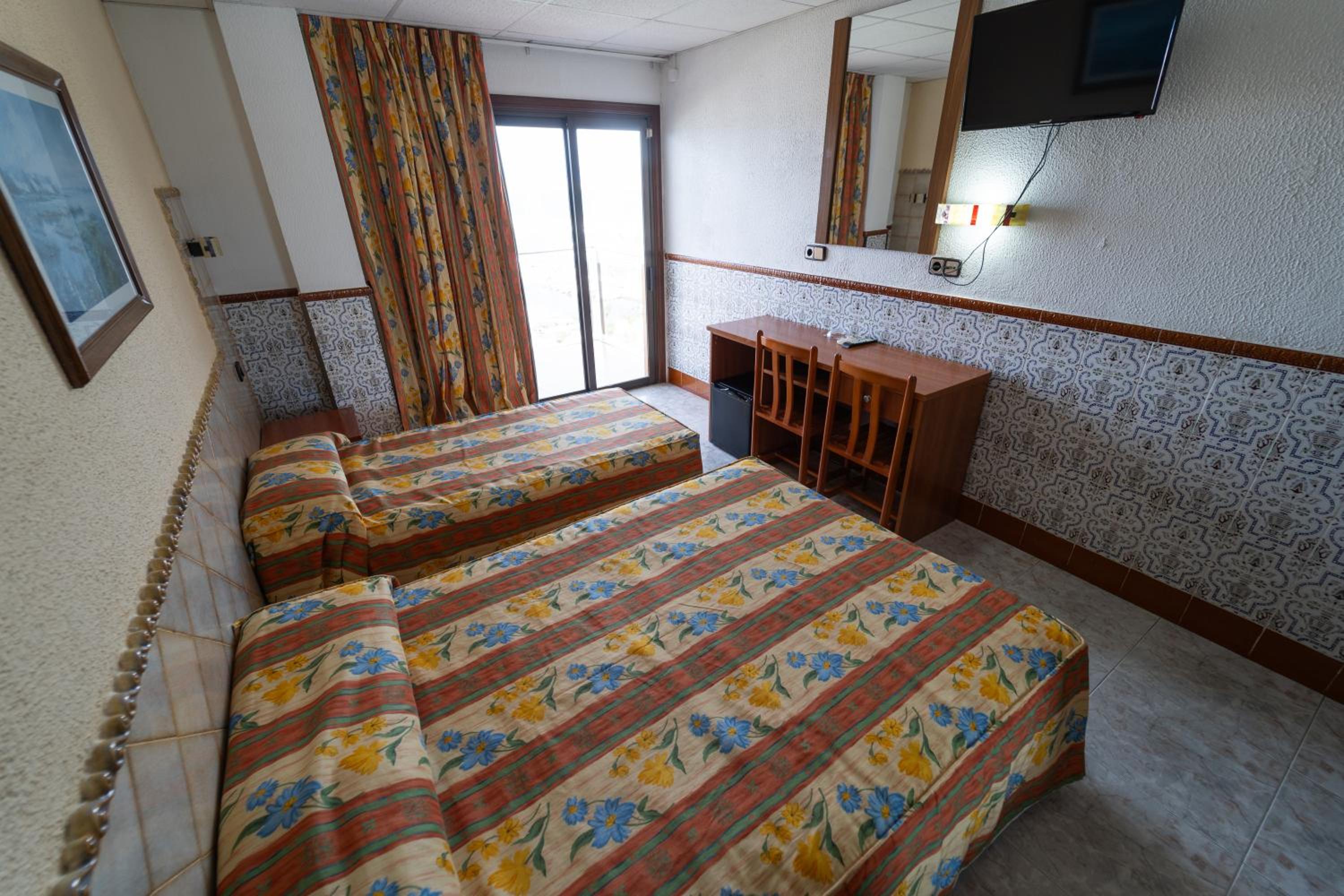 Quadruple Room (2 Adults + 2 Children) photo 3