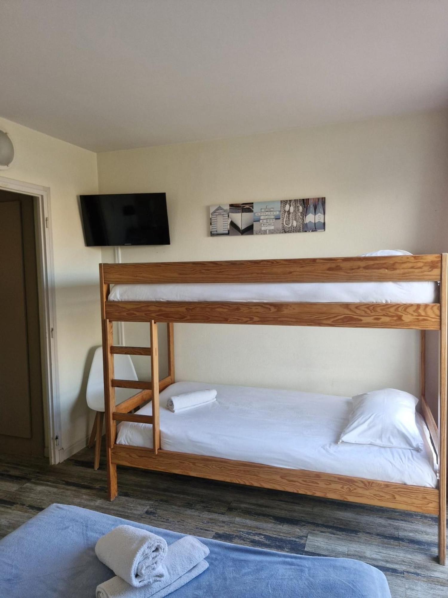 Quadruple Room (2 Adults + 2 Children) photo 1