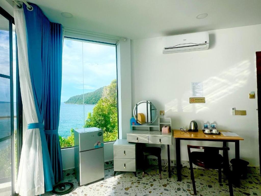 Superior Suite with Sea View photo 3